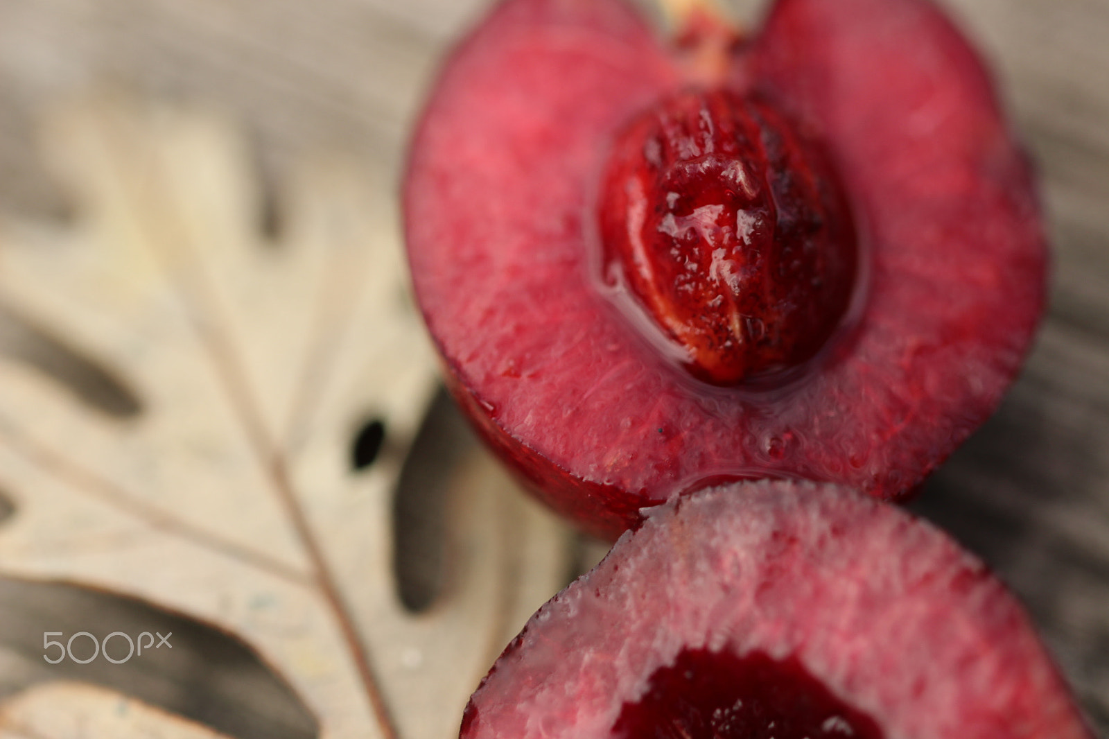 Canon EOS 100D (EOS Rebel SL1 / EOS Kiss X7) sample photo. Slice of cherry photography