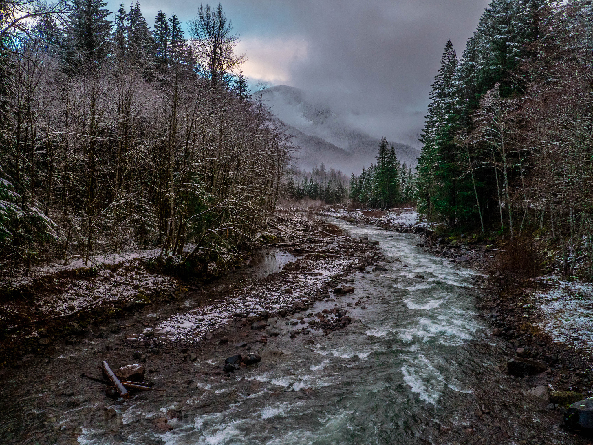 Panasonic Lumix DMC-GX8 sample photo. That sandy river on a cloudy sunday morning. photography