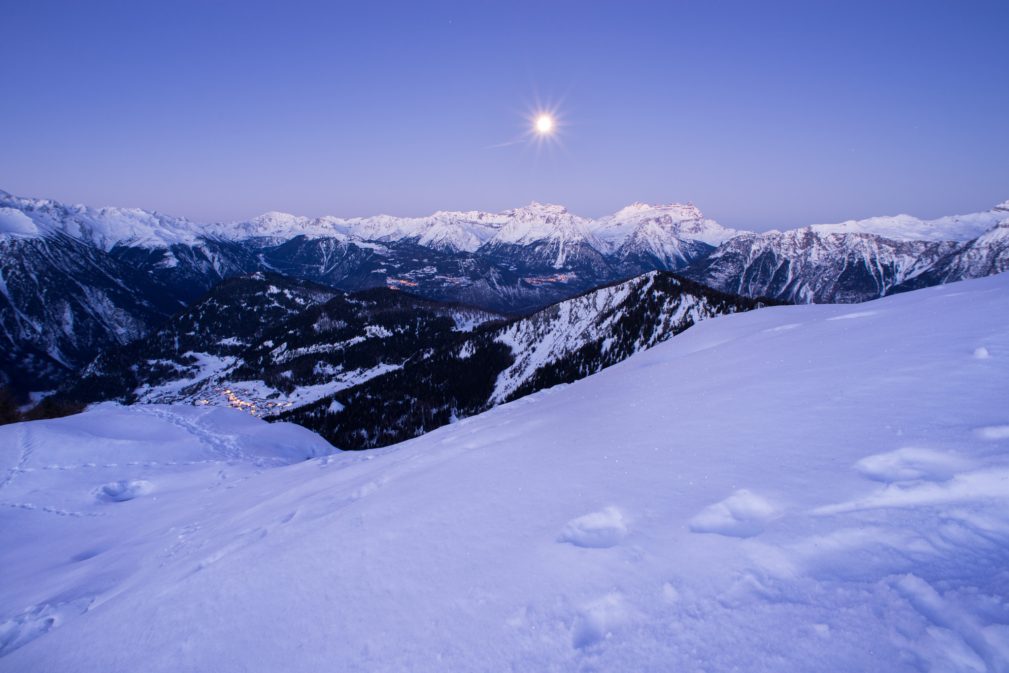 AF Nikkor 20mm f/2.8 sample photo. Dents du midi night photography