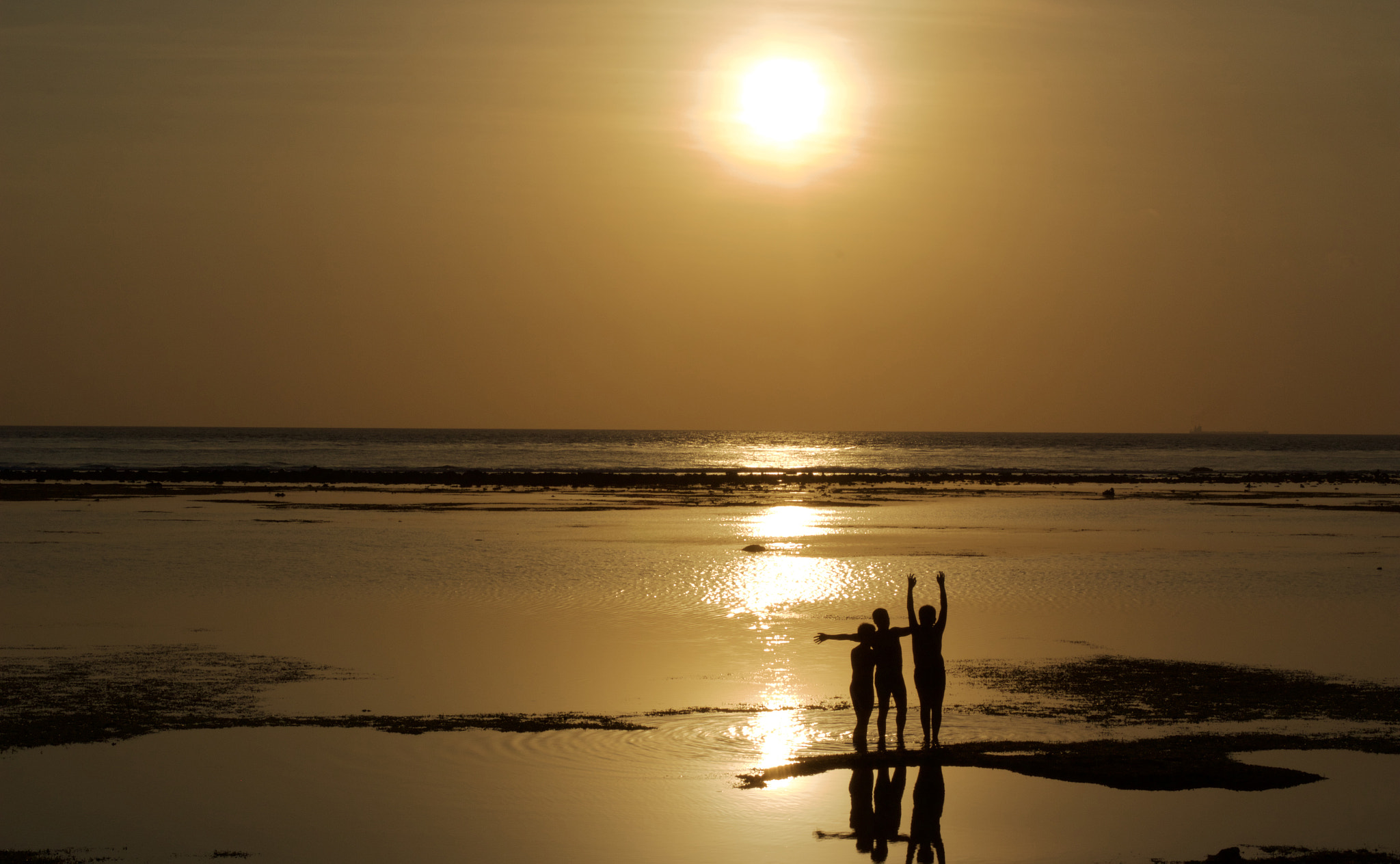 Canon EOS 100D (EOS Rebel SL1 / EOS Kiss X7) + Canon EF 50mm F1.4 USM sample photo. Sunset bali photography
