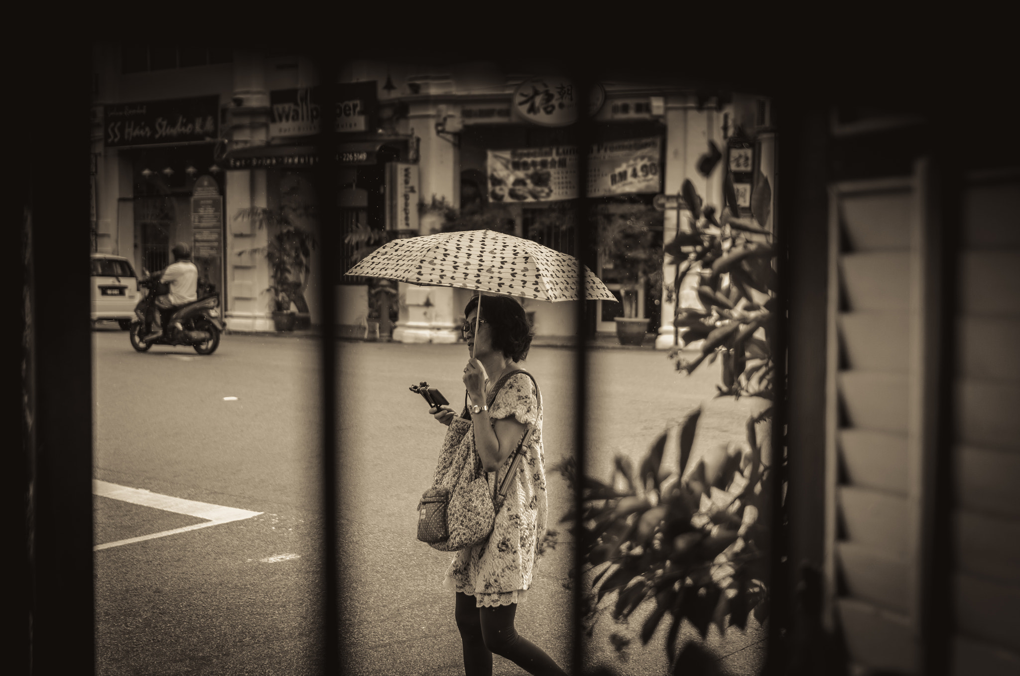 Nikon D7000 + Sigma 30mm F1.4 EX DC HSM sample photo. A stranger photography