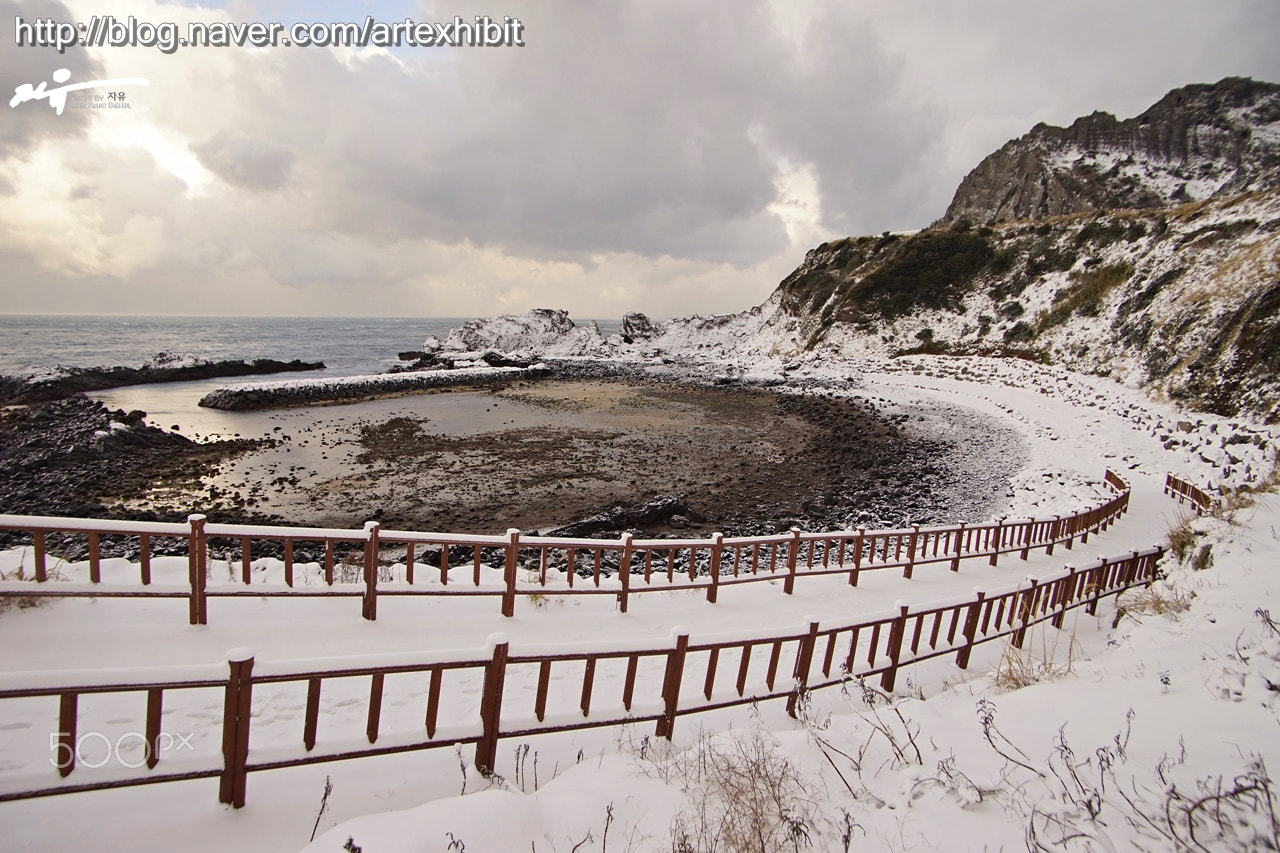 Sony a7 + Minolta AF 17-35mm F2.8-4 (D) sample photo. Jejudo a waterfront with snow photography