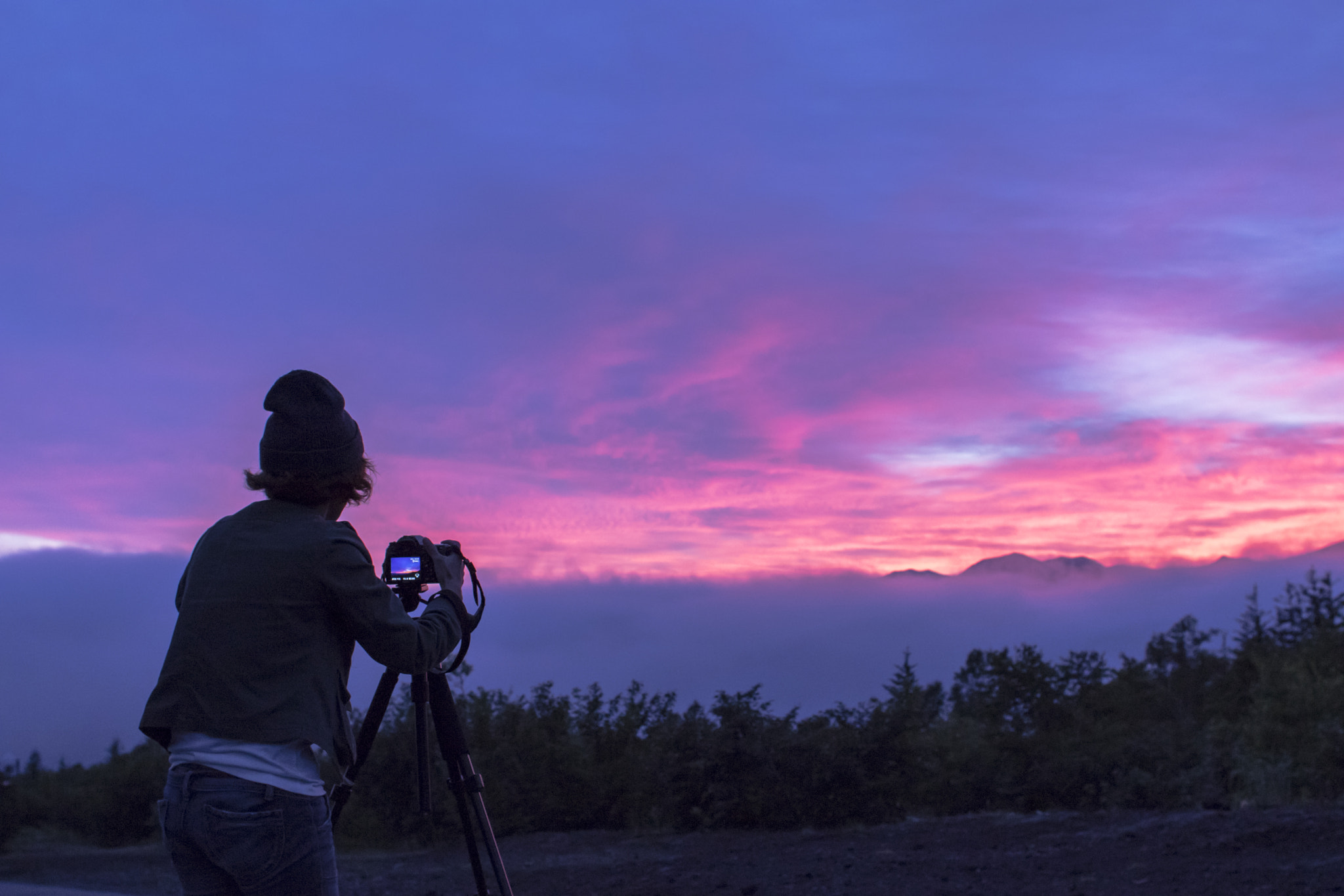 Canon EF 28mm F1.8 USM sample photo. The morning sun rises. photography