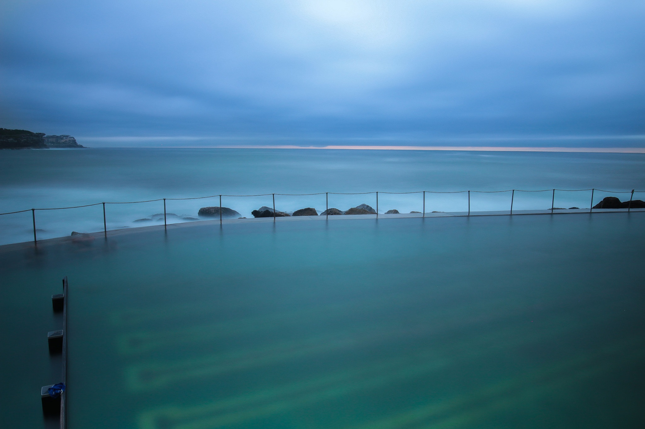 Canon EOS 700D (EOS Rebel T5i / EOS Kiss X7i) + Canon EF 16-35mm F4L IS USM sample photo. Bronte beach ocean pool sunrise photography