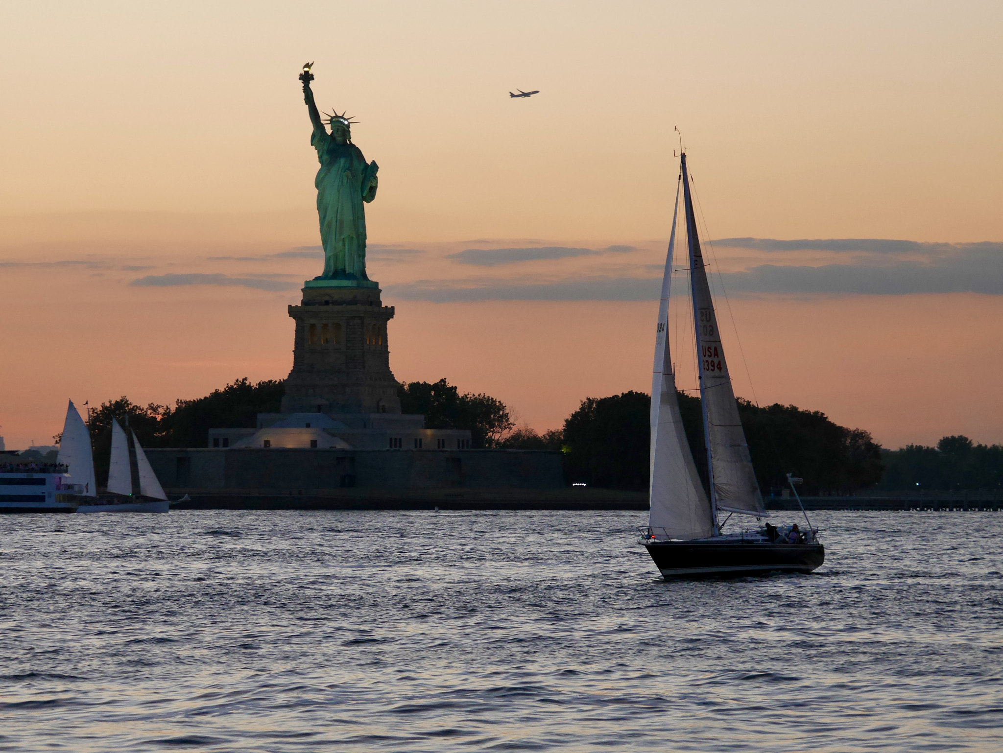 Panasonic Lumix DMC-GX7 sample photo. Statue of liberty photography