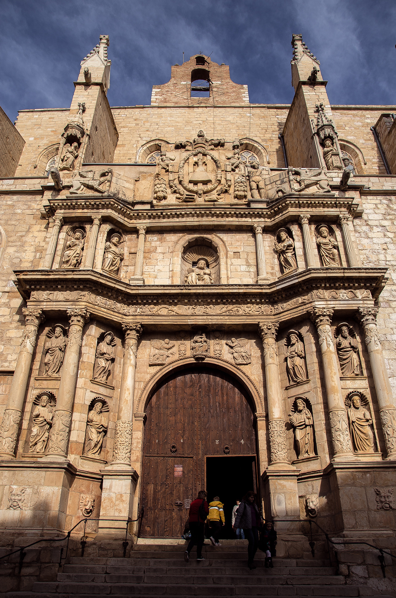 Sigma 17-70mm F2.8-4 DC Macro OS HSM sample photo. Montblanc cathedral photography