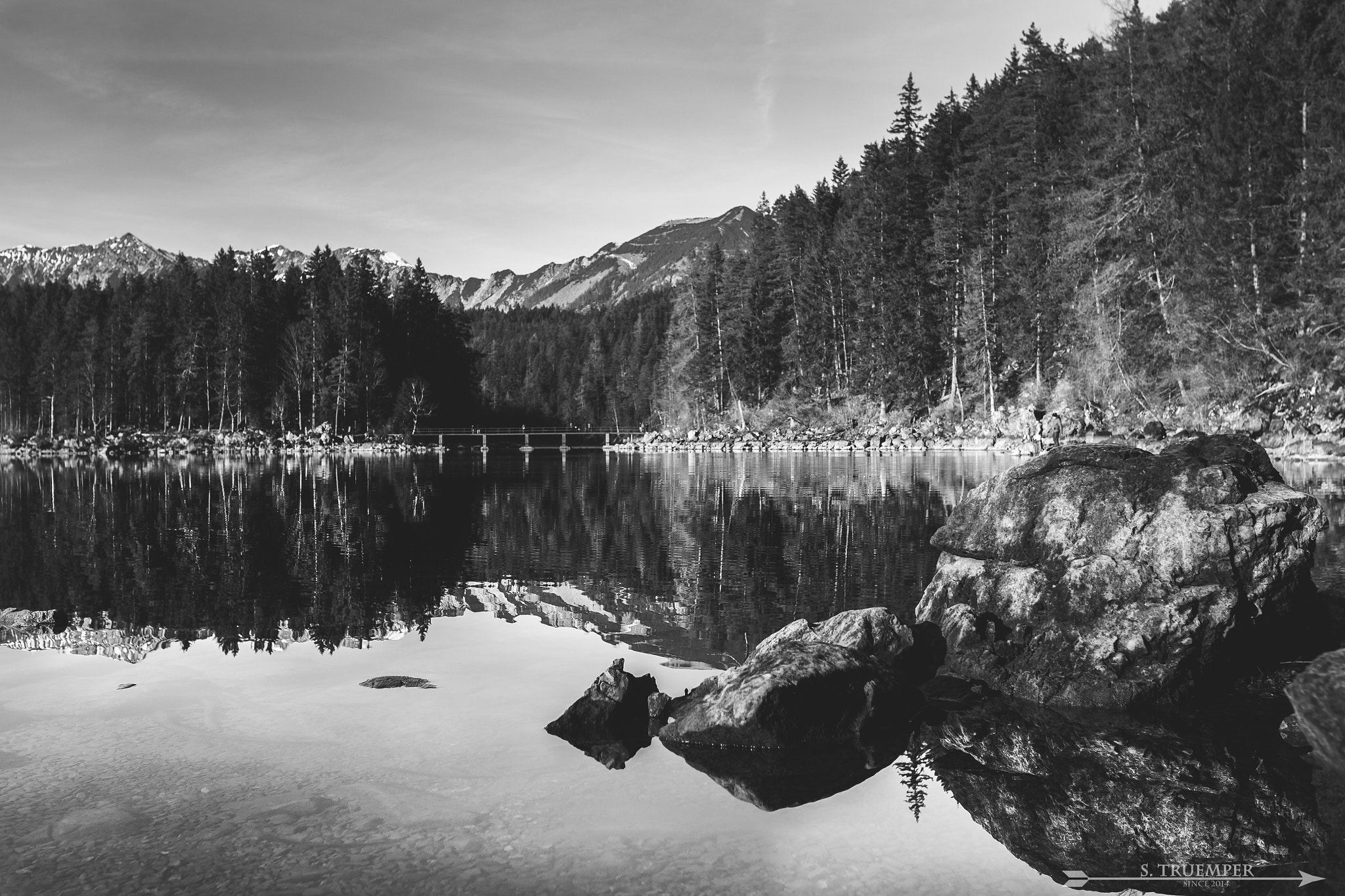 Sigma 24mm F1.4 DG HSM Art sample photo. Eibsee 2.2 (s/w) photography