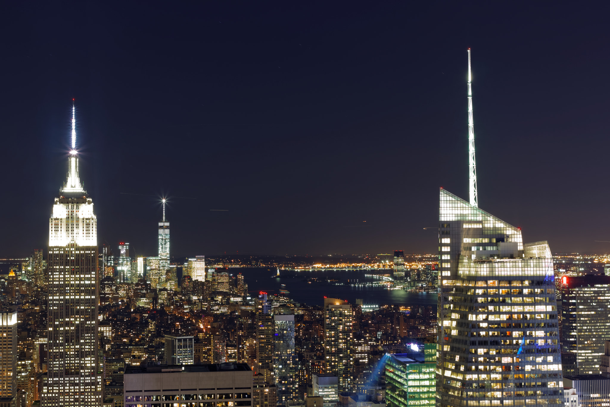 Canon EOS 600D (Rebel EOS T3i / EOS Kiss X5) + Canon EF 35mm F2 sample photo. New york city at night photography