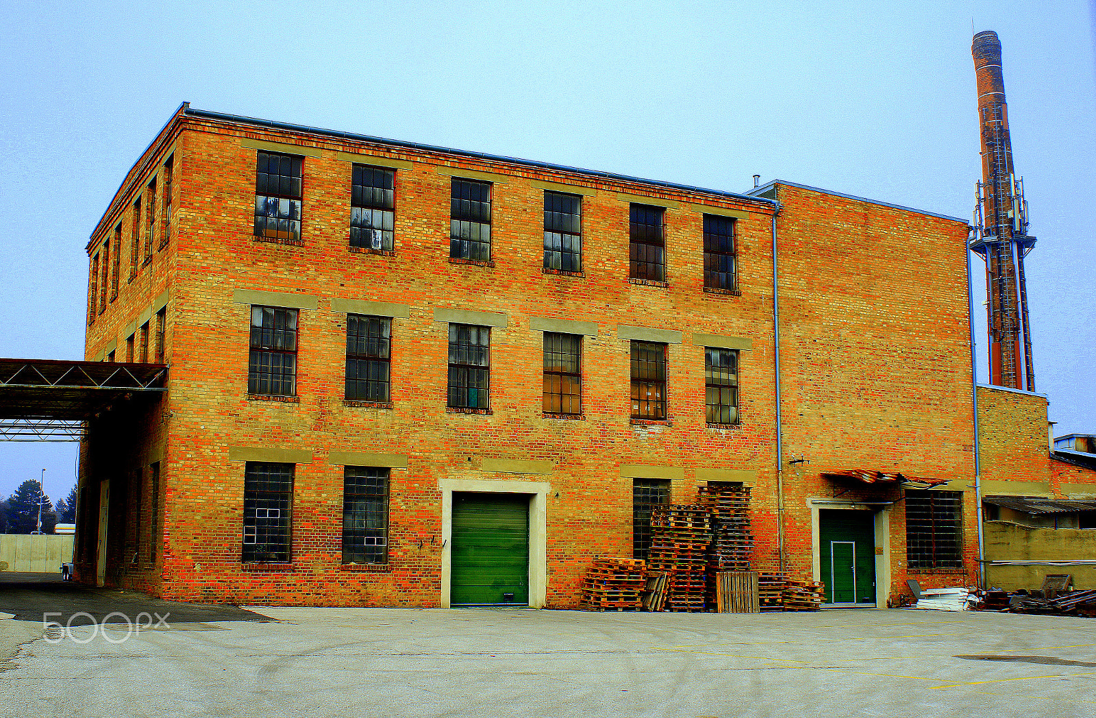 Canon EOS 7D Mark II + Canon EF-S 18-55mm F3.5-5.6 IS sample photo. An abandoned factory photography