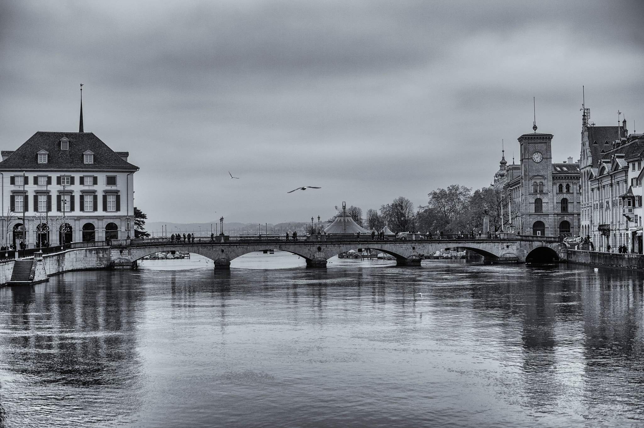 Nikon D4 + Nikon AF-S Nikkor 58mm F1.4G sample photo. Zurich bridge perspective photography