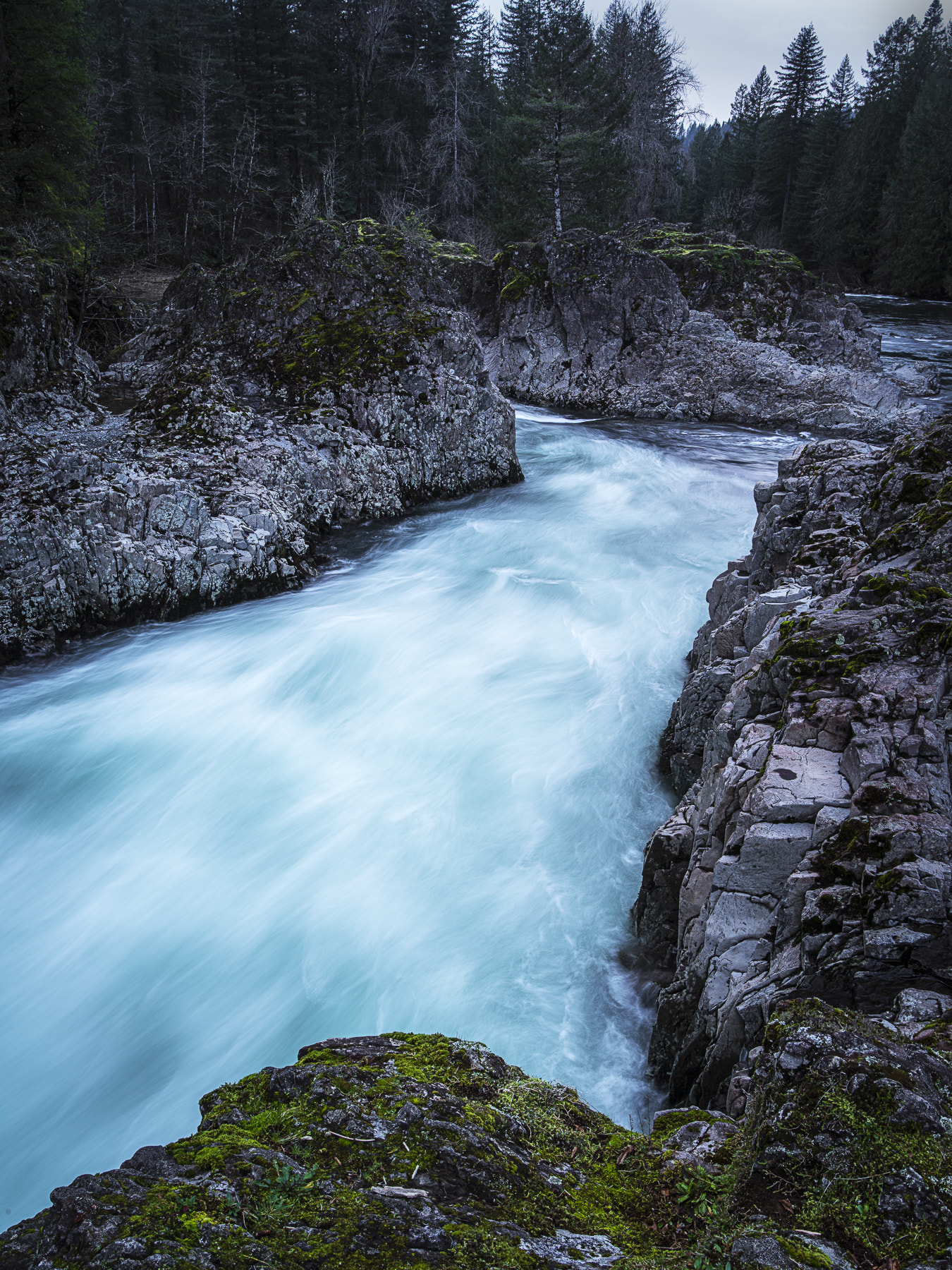 Pentax 645Z sample photo. Rushing blue photography