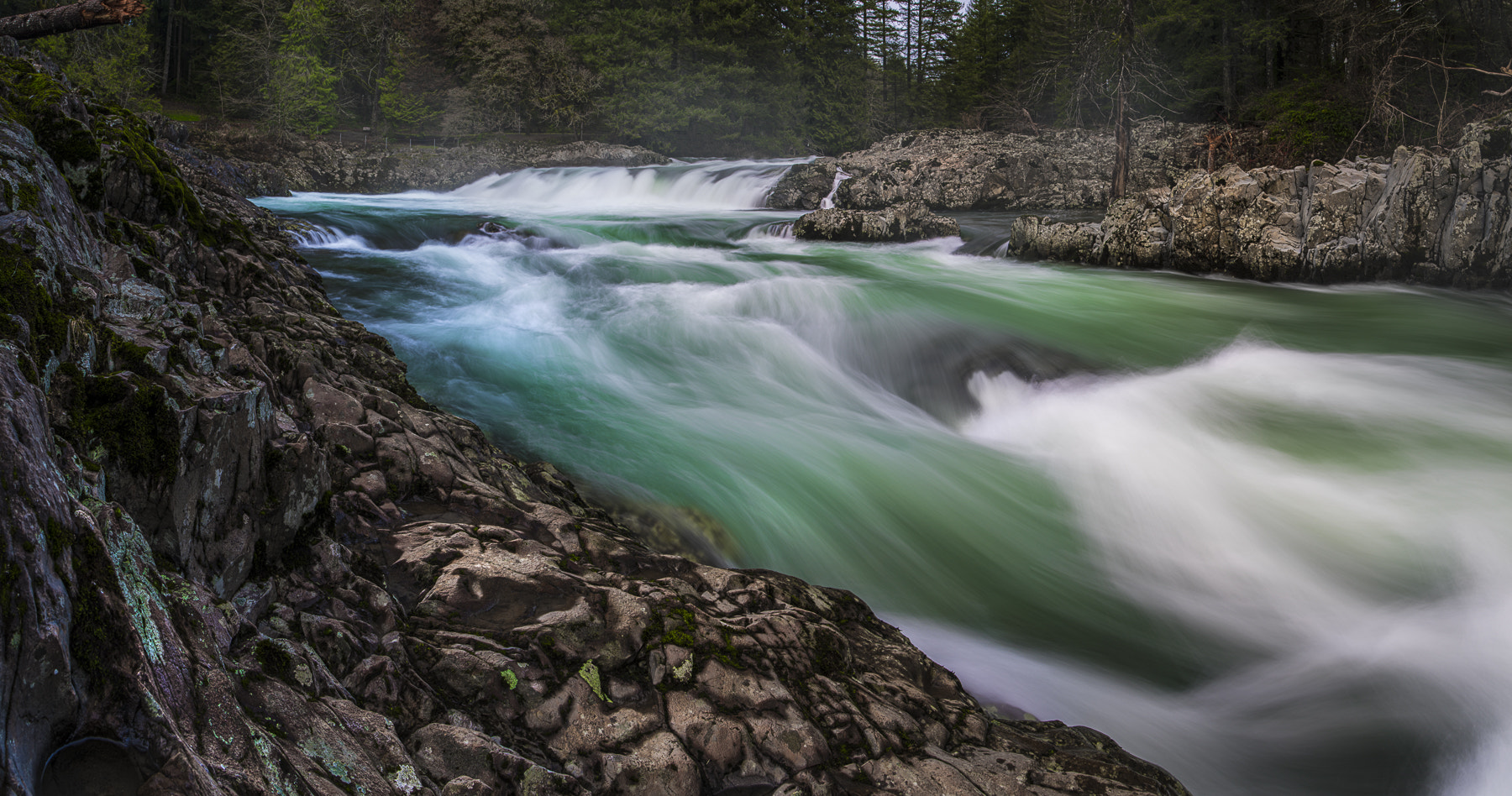 Pentax 645Z + smc PENTAX-FA 645 35mm F3.5 AL [IF] sample photo. Lucia falls pano photography