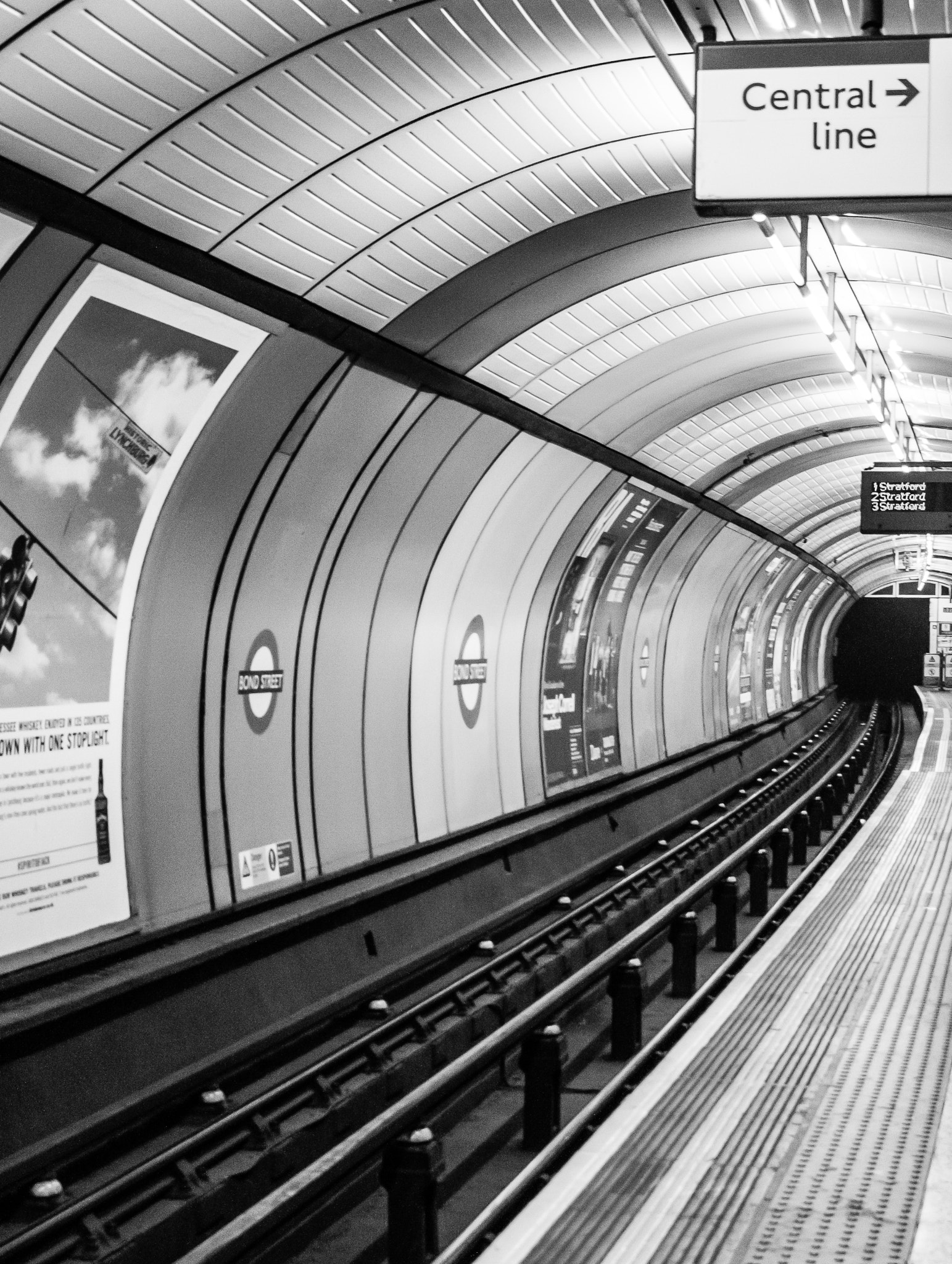 Canon EOS 400D (EOS Digital Rebel XTi / EOS Kiss Digital X) sample photo. Bond street station #2 photography
