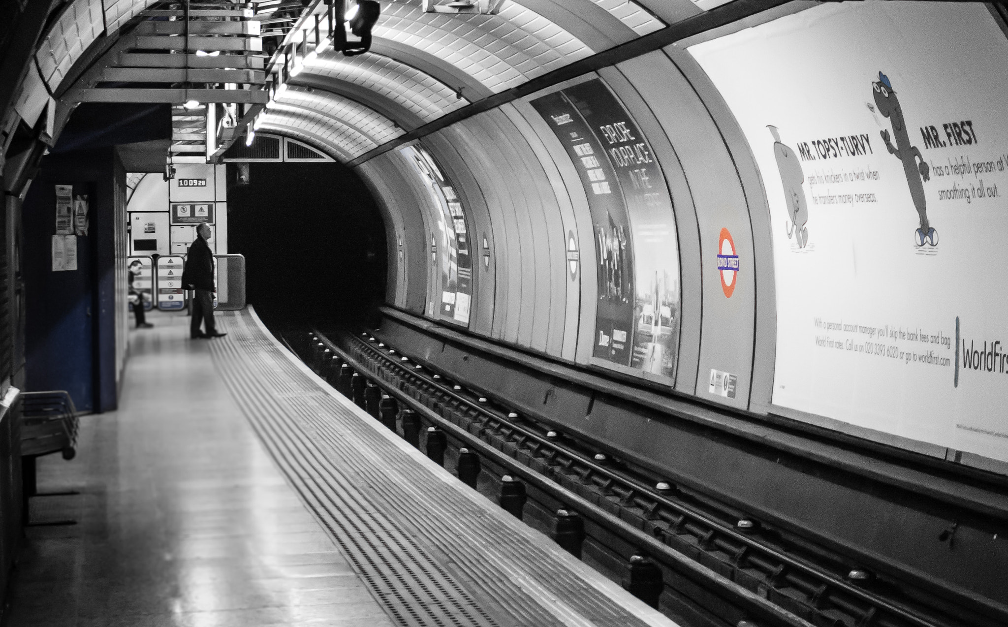 Canon EOS 400D (EOS Digital Rebel XTi / EOS Kiss Digital X) sample photo. Bond street station #1 photography