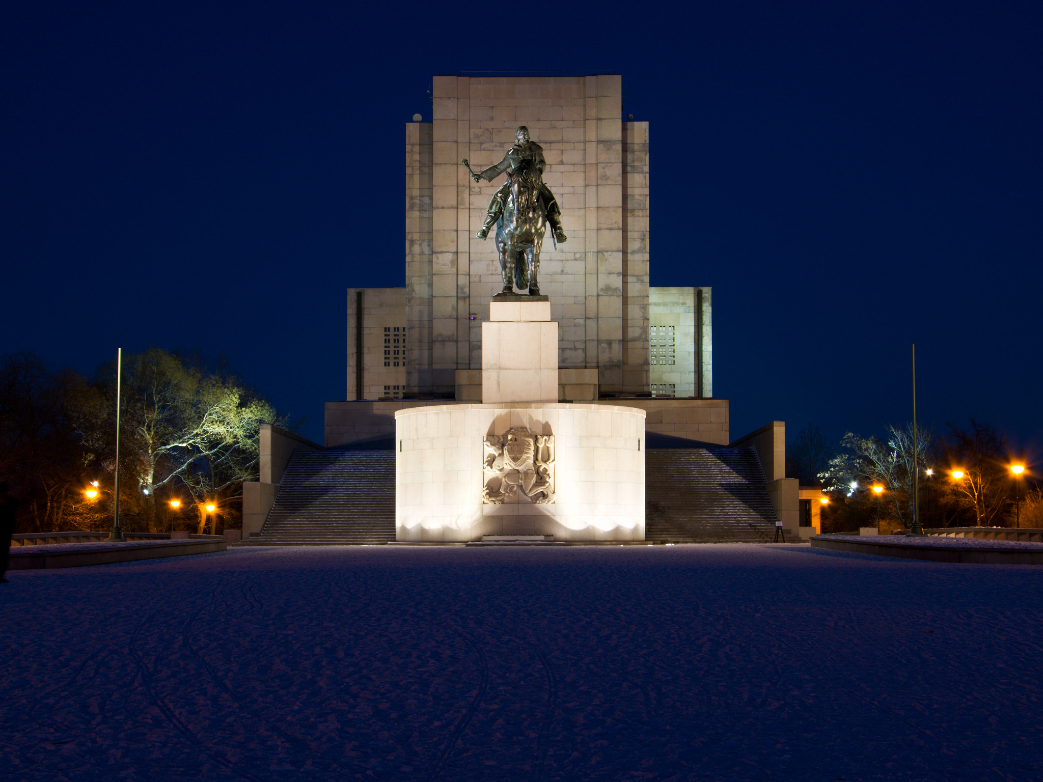 18.00 - 105.00 mm f/3.5 - 5.6 sample photo. Jan zizka monument at night photography