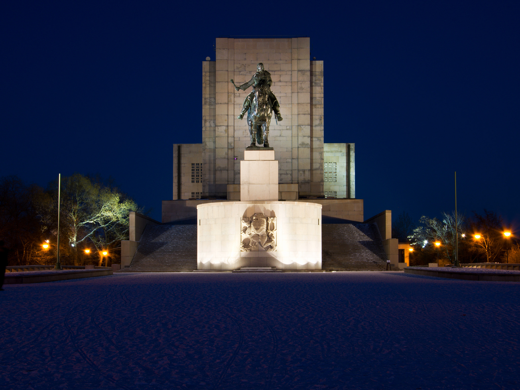 Nikon D3300 + 18.00 - 105.00 mm f/3.5 - 5.6 sample photo. Jan zizka monument at night photography