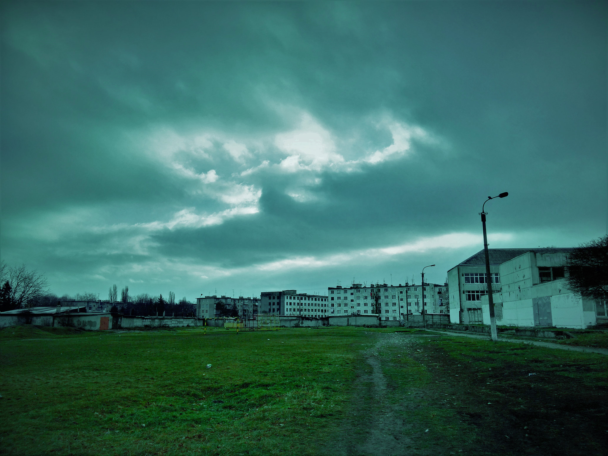 HUAWEI MediaPad X1 7.0 sample photo. Clouds are here/ realism photography