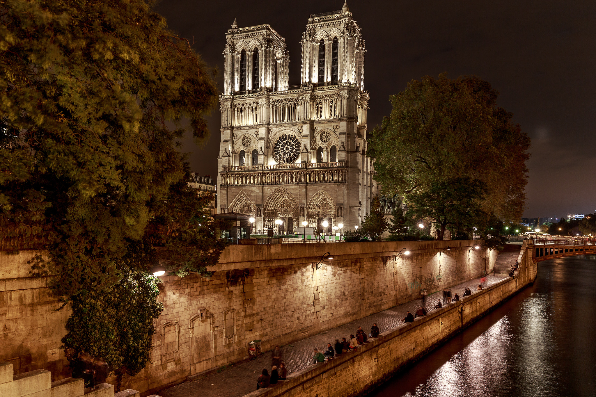 Canon EOS-1D X + Canon EF 16-35mm F4L IS USM sample photo. Notre dame de paris photography