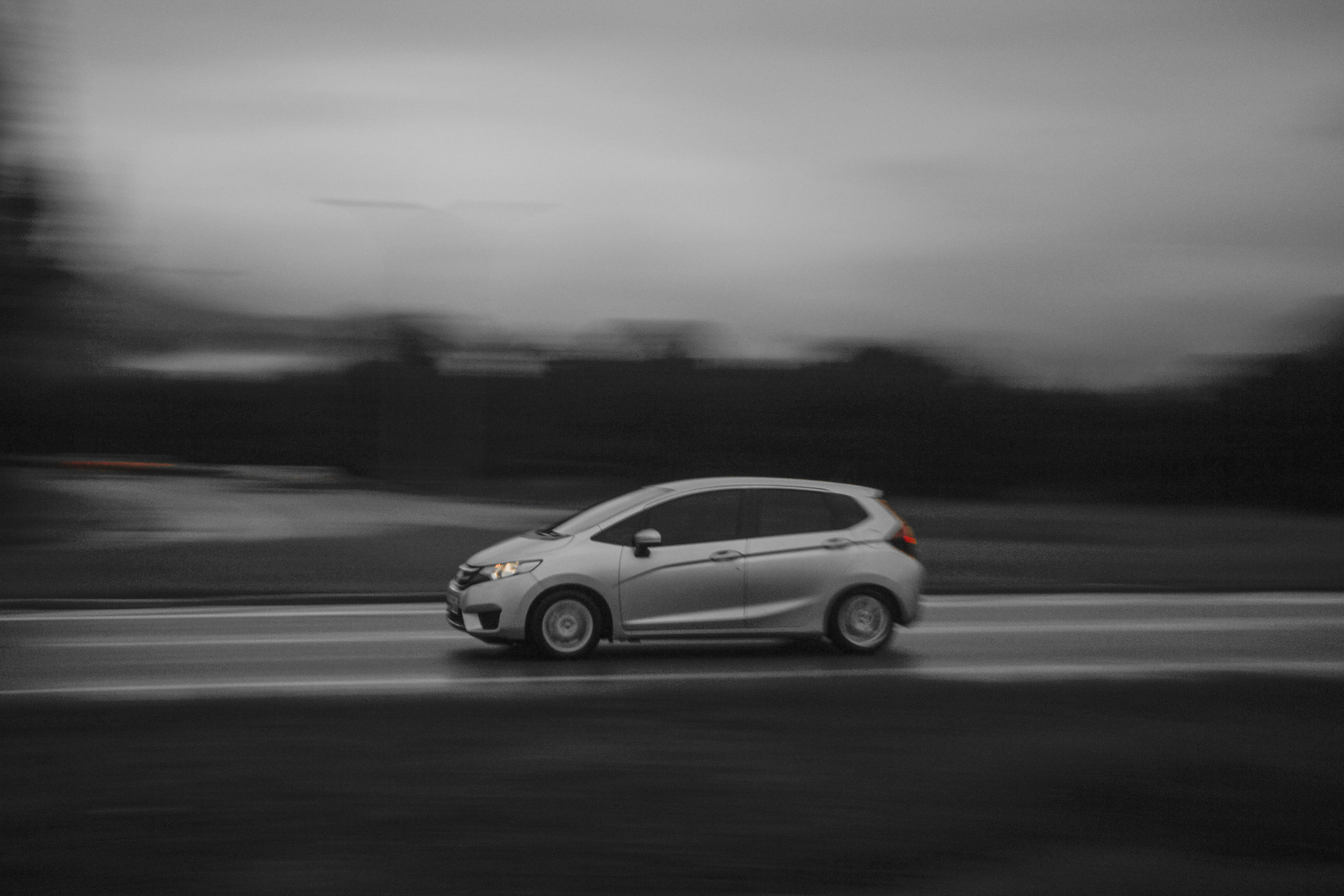 Canon EF-S 18-135mm F3.5-5.6 IS STM sample photo. Car on the highway photography