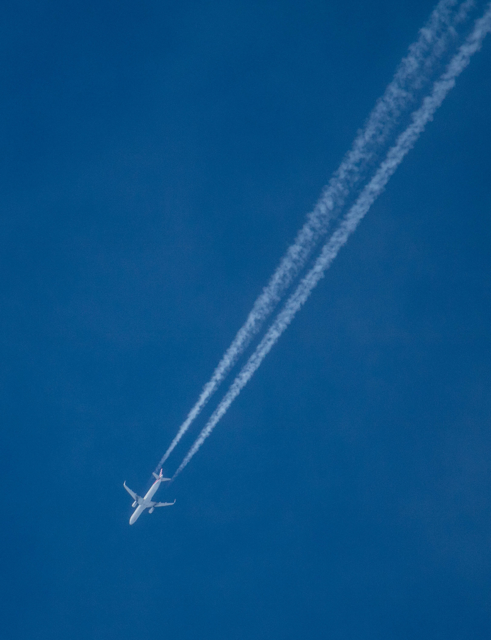 Canon EF 100-400mm F4.5-5.6L IS USM sample photo. Contrail photography