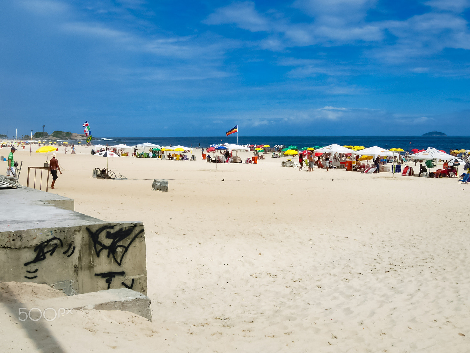 Nikon COOLPIX P3 sample photo. Rio de janeiro, brazil - jan 24, 2008: ipanema beach with tourists photography