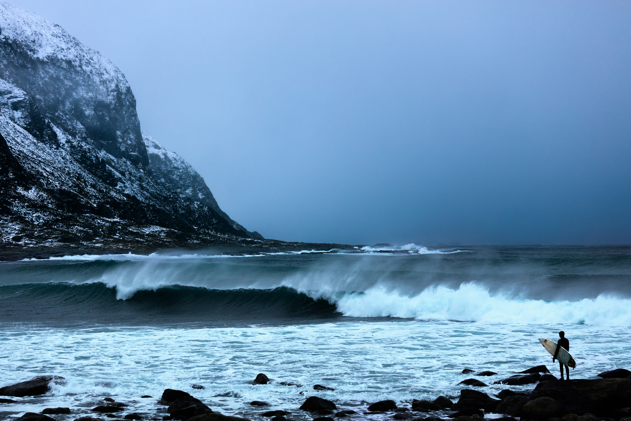 Canon EF 70-200mm F4L IS USM sample photo. Waiting for the waves photography