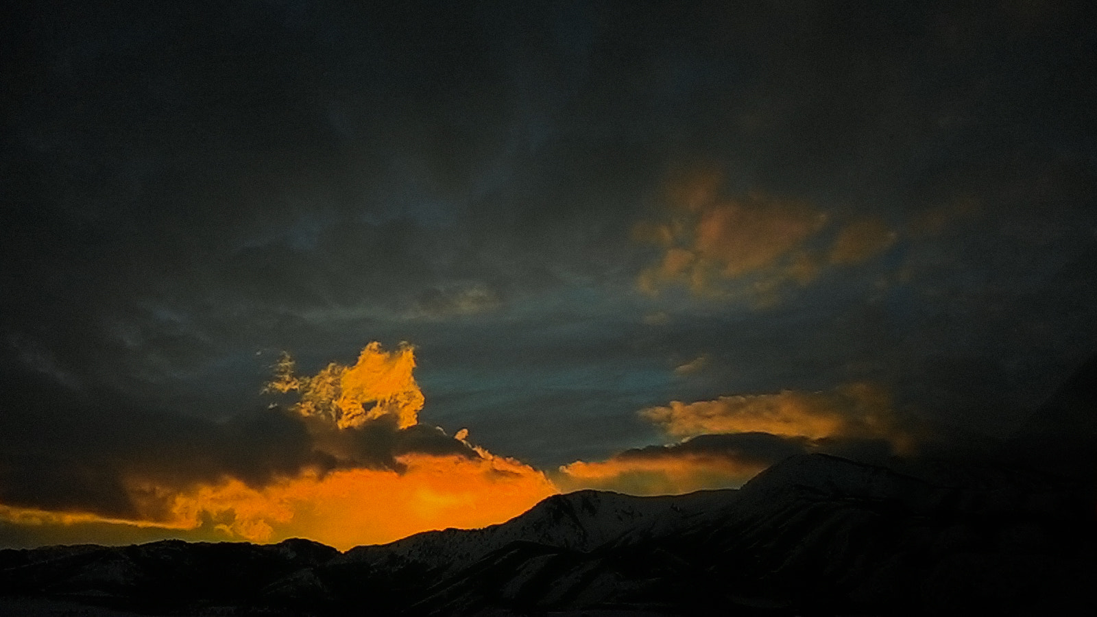 ASUS ZenFone 2 (ZE500CL) sample photo. Flame side of the sky photography