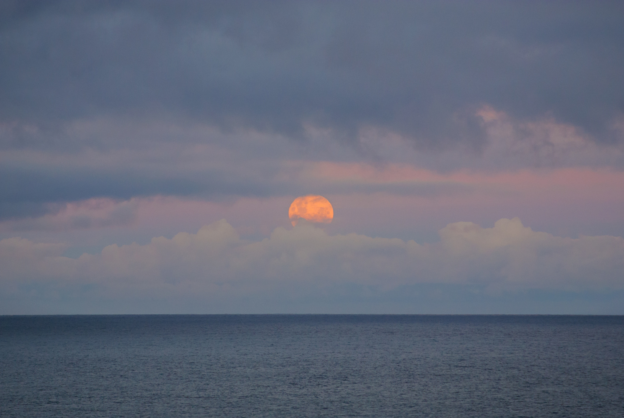 Nikon 1 Nikkor VR 30-110mm F3.8-5.6 sample photo. Full moon rising photography
