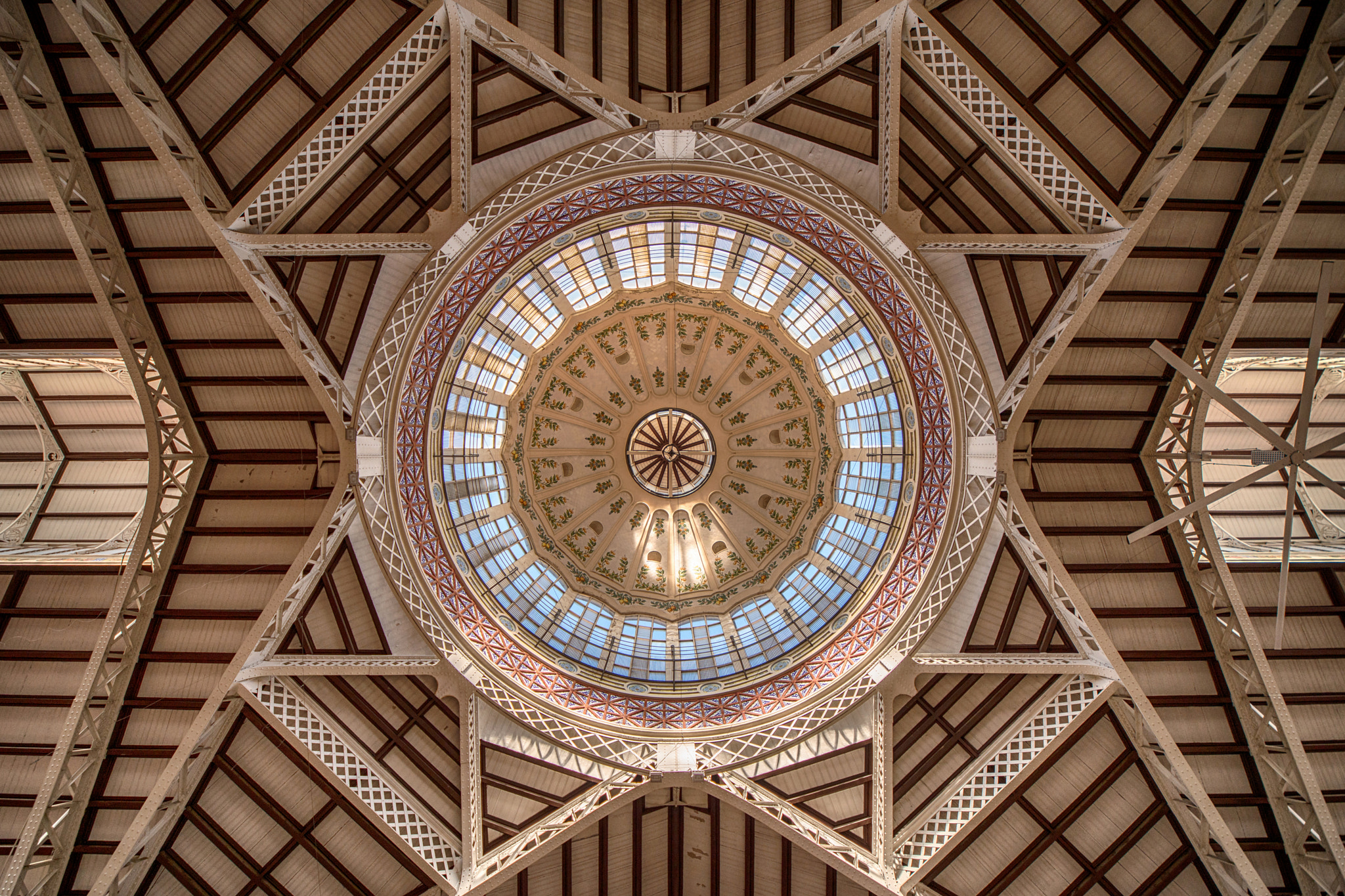 Sigma 12-24mm F4.5-5.6 EX DG Aspherical HSM sample photo. Mercado central photography