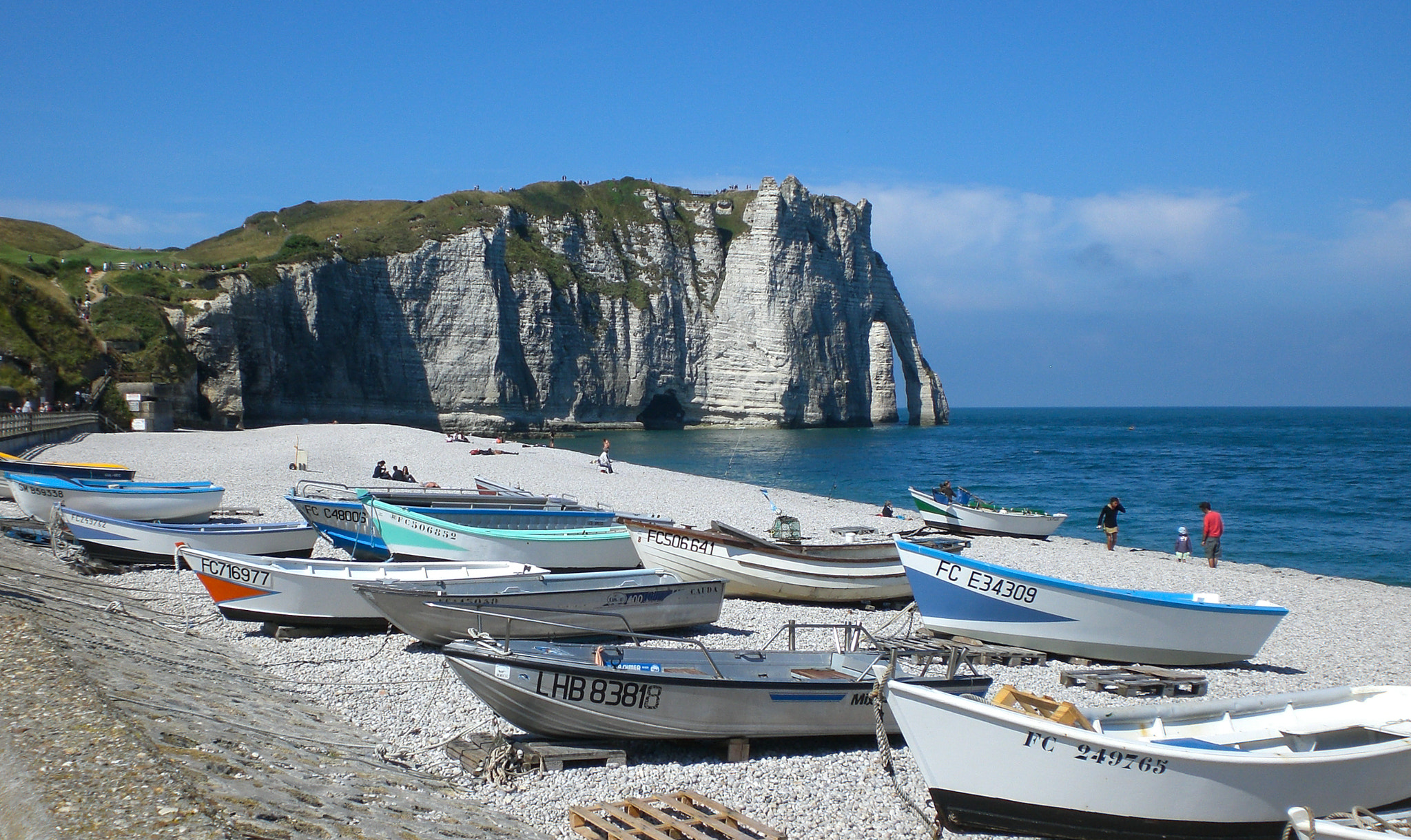 CASIO EX-Z75 sample photo. Etretat beach photography