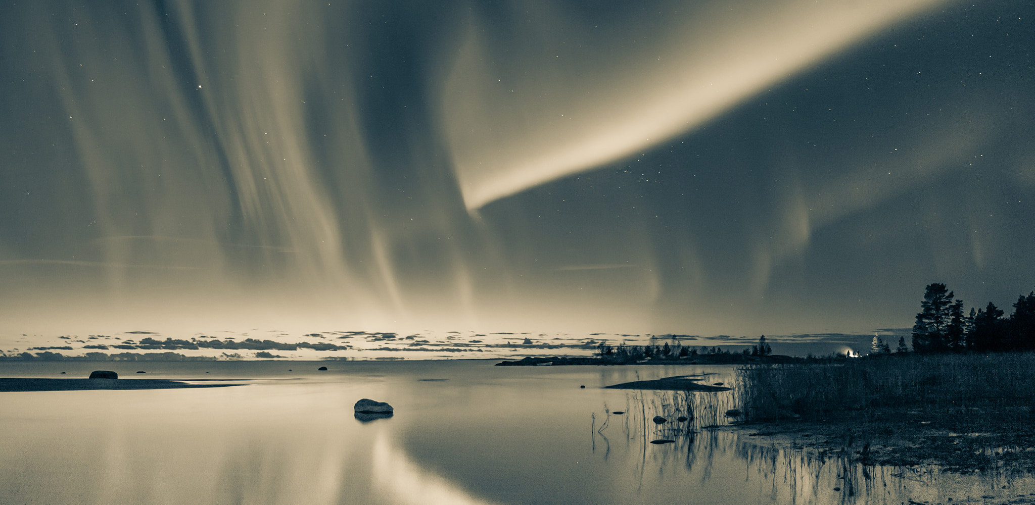 Canon EOS-1D Mark II sample photo. Toned aurora borealis photography
