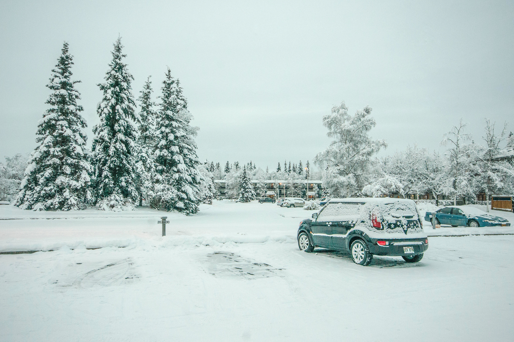 Sony Alpha DSLR-A550 + Minolta AF 28-80mm F3.5-5.6 II sample photo. Alaska snow landscapes photography