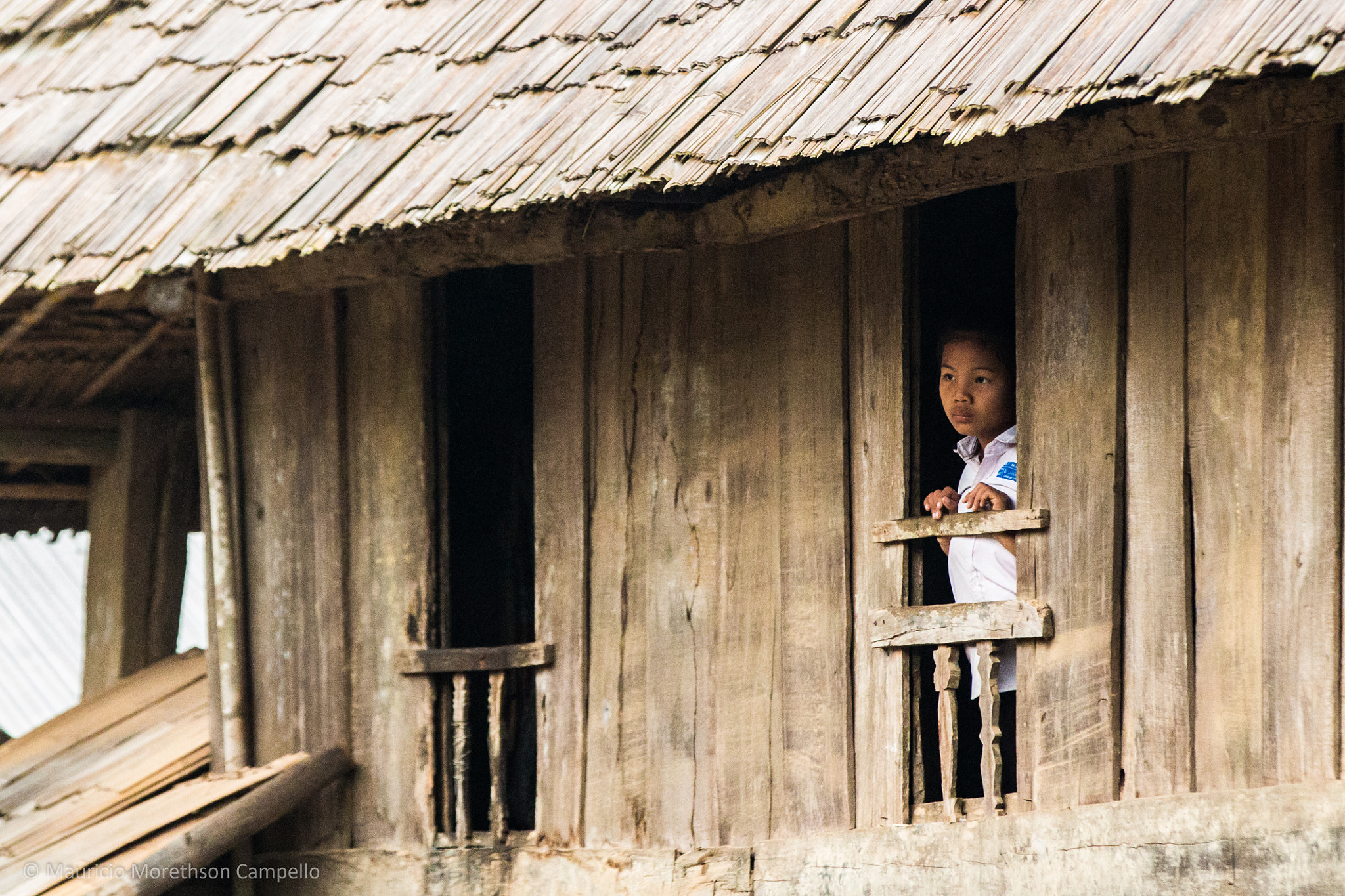Canon EOS 650D (EOS Rebel T4i / EOS Kiss X6i) + Canon EF 70-200mm F2.8L IS II USM sample photo. Laos girl at window photography