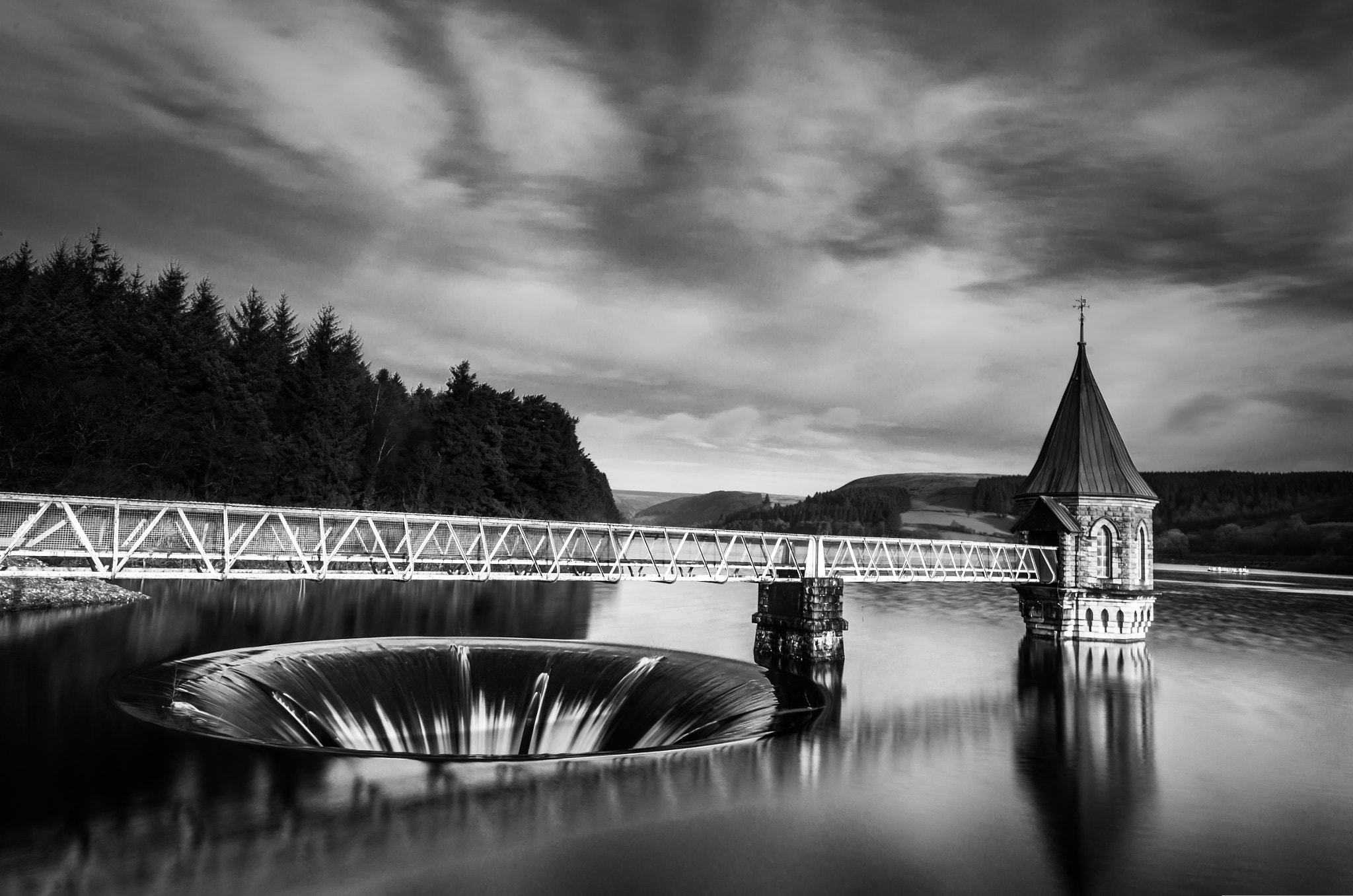 Sigma 10-20mm F3.5 EX DC HSM sample photo. Pontsticill reservoir photography
