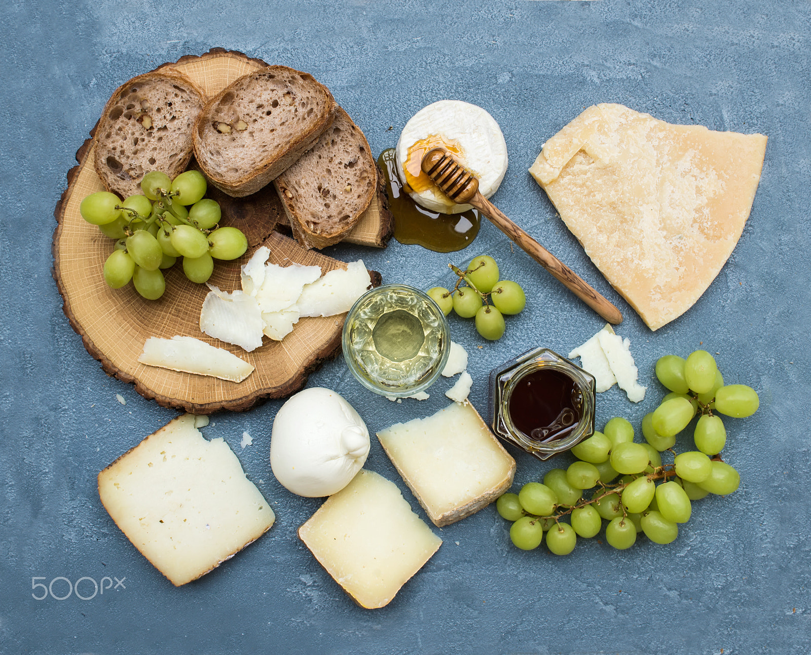Nikon D610 + ZEISS Distagon T* 35mm F2 sample photo. Cheese appetizer selection or wine snack set. variety of italian cheese, green grapes, bread slices  photography