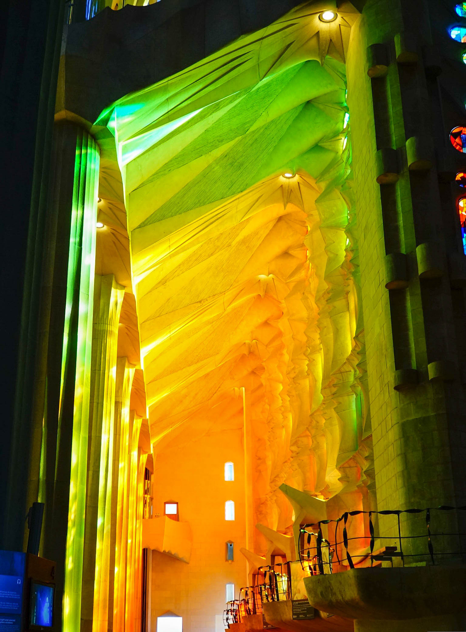 Sony Alpha NEX-6 + Sony E PZ 18-105mm F4 G OSS sample photo. Sagrada.jpg photography