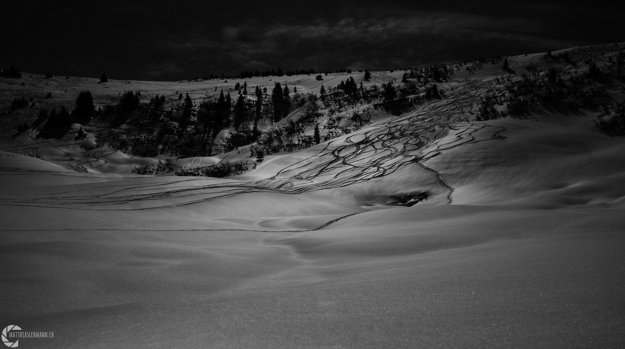 Nikon D7000 + AF Nikkor 24mm f/2.8 sample photo. Full moon light photography