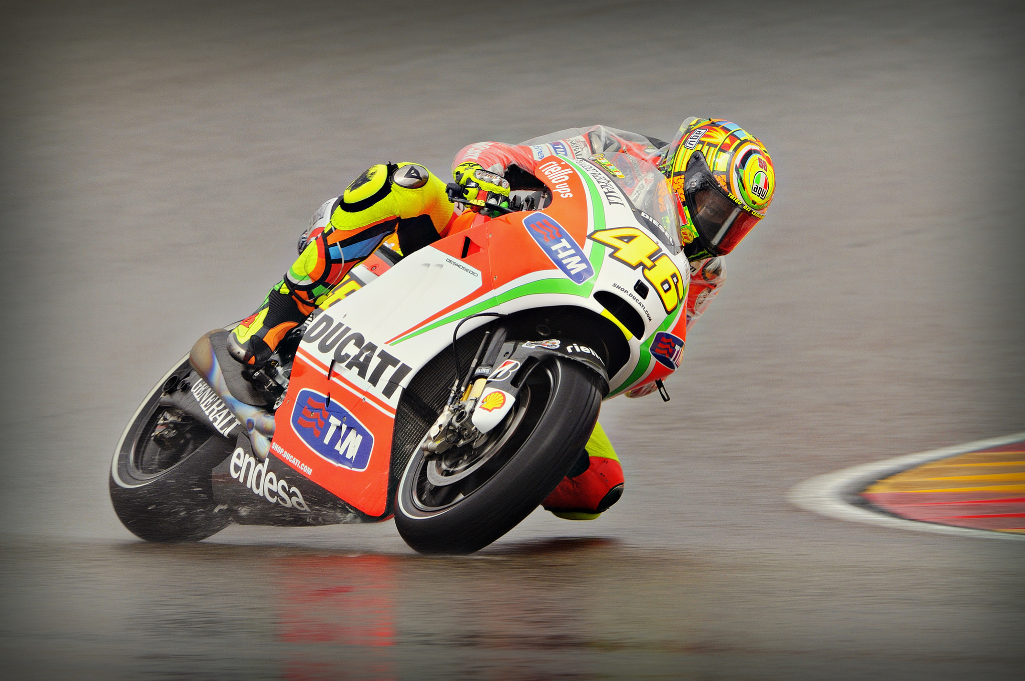 Nikon AF-S Nikkor 400mm F2.8G ED VR II sample photo. Valentino rossi in the rain photography