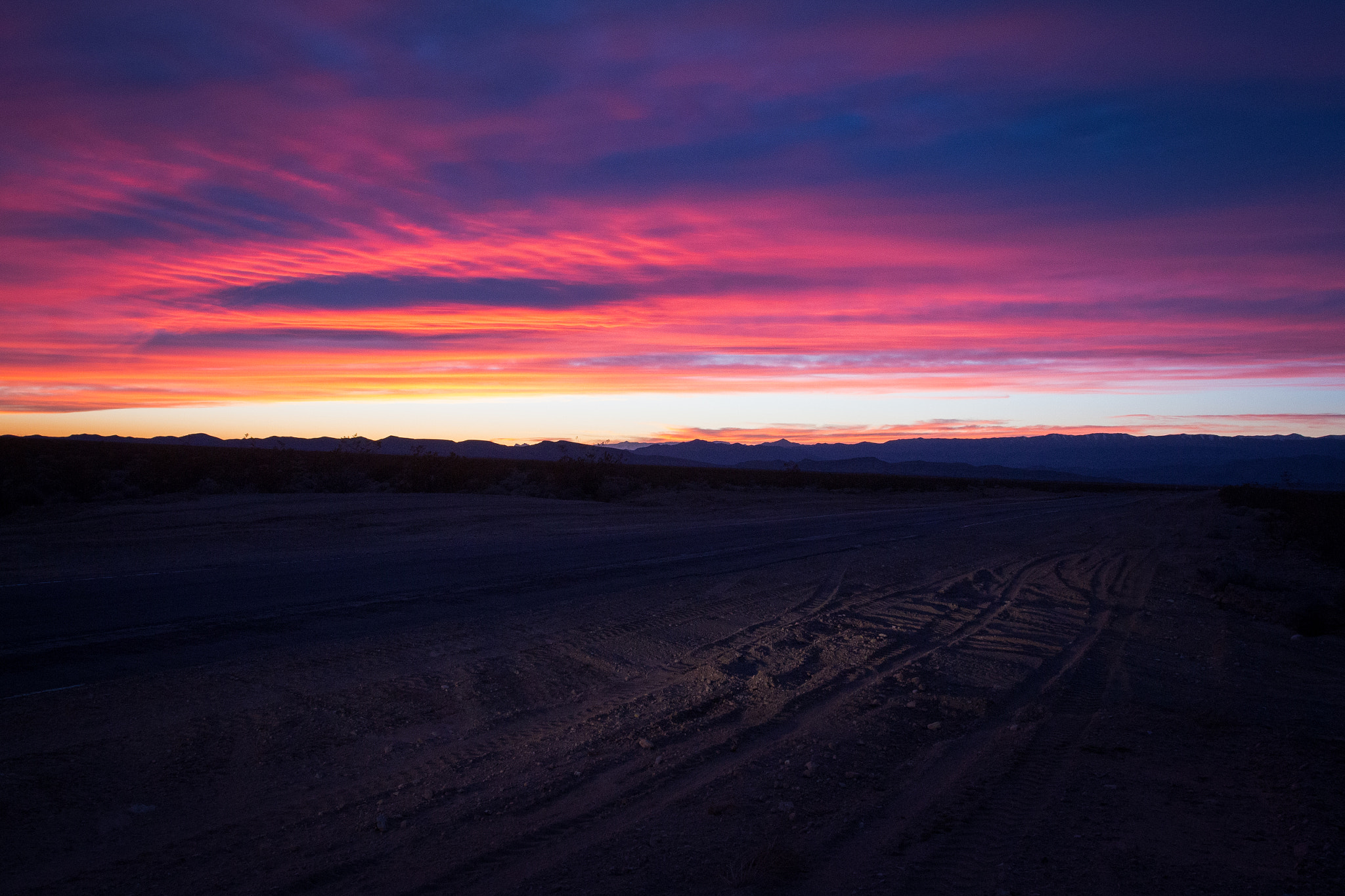 Canon EOS 650D (EOS Rebel T4i / EOS Kiss X6i) + Canon EF 17-40mm F4L USM sample photo. Sunset in nevada photography