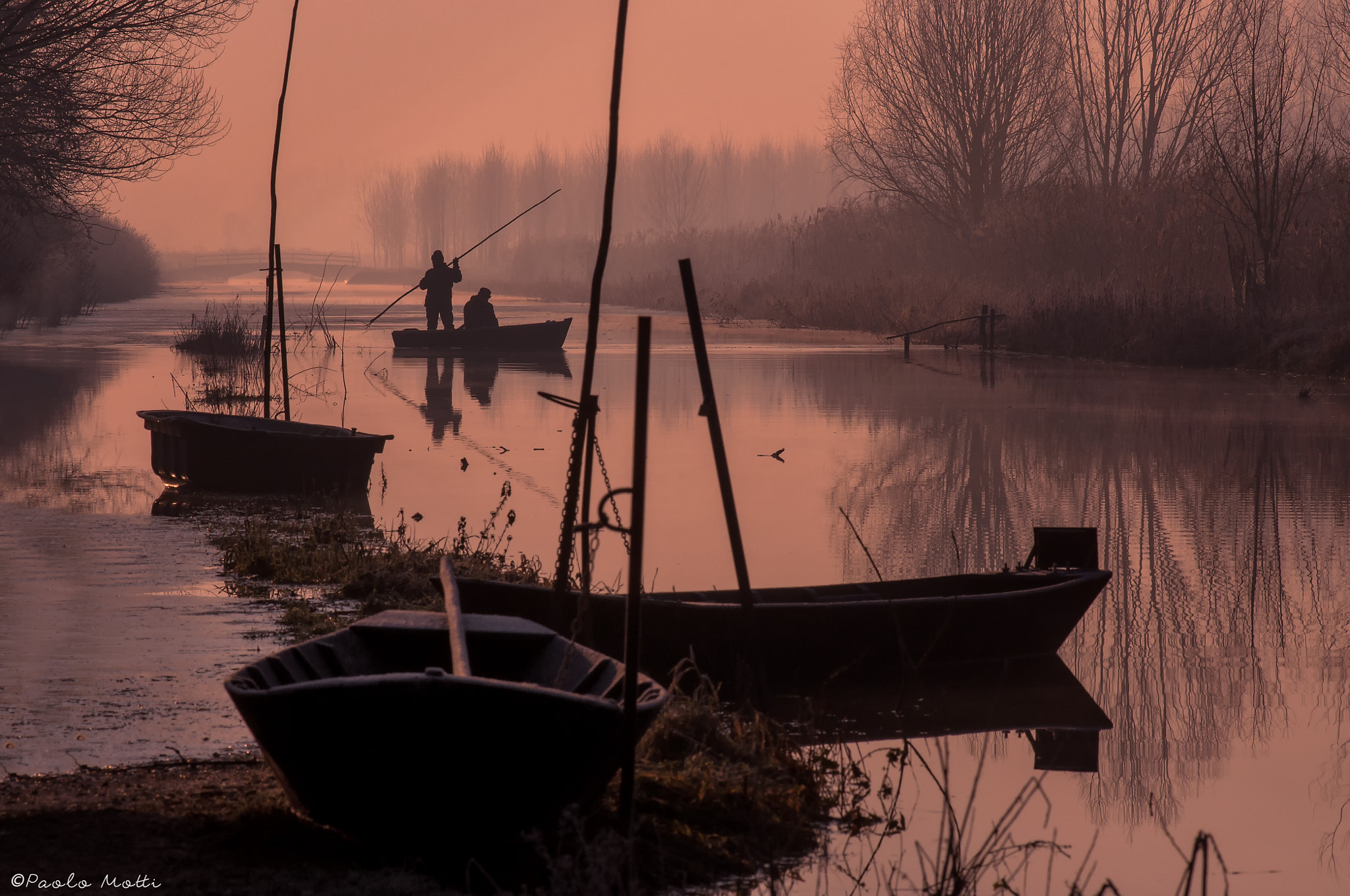 AF Zoom-Nikkor 80-200mm f/2.8 ED sample photo. Boats on the river photography