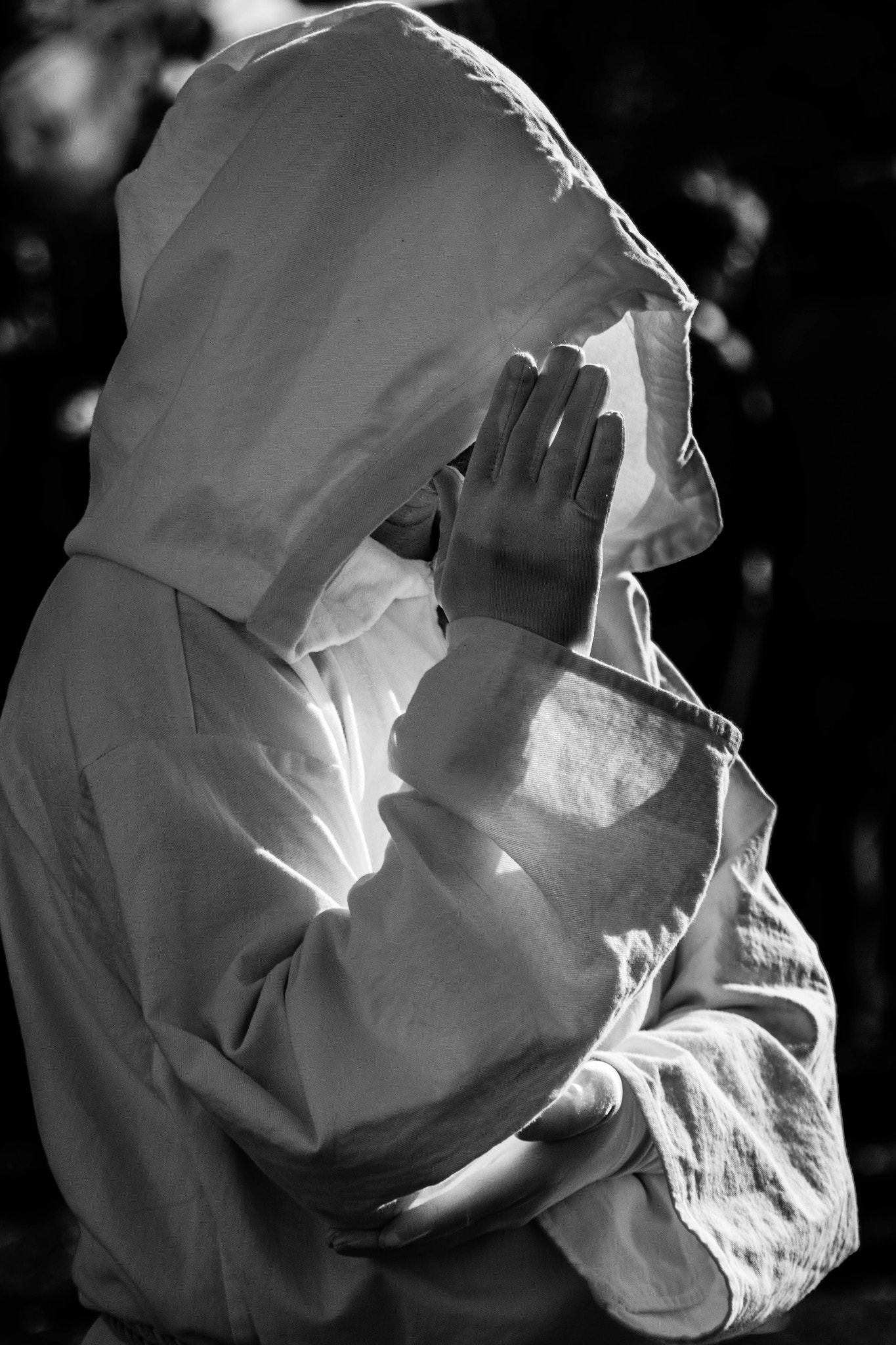 Canon EF 80-200mm F4.5-5.6 II sample photo. Living statue photography