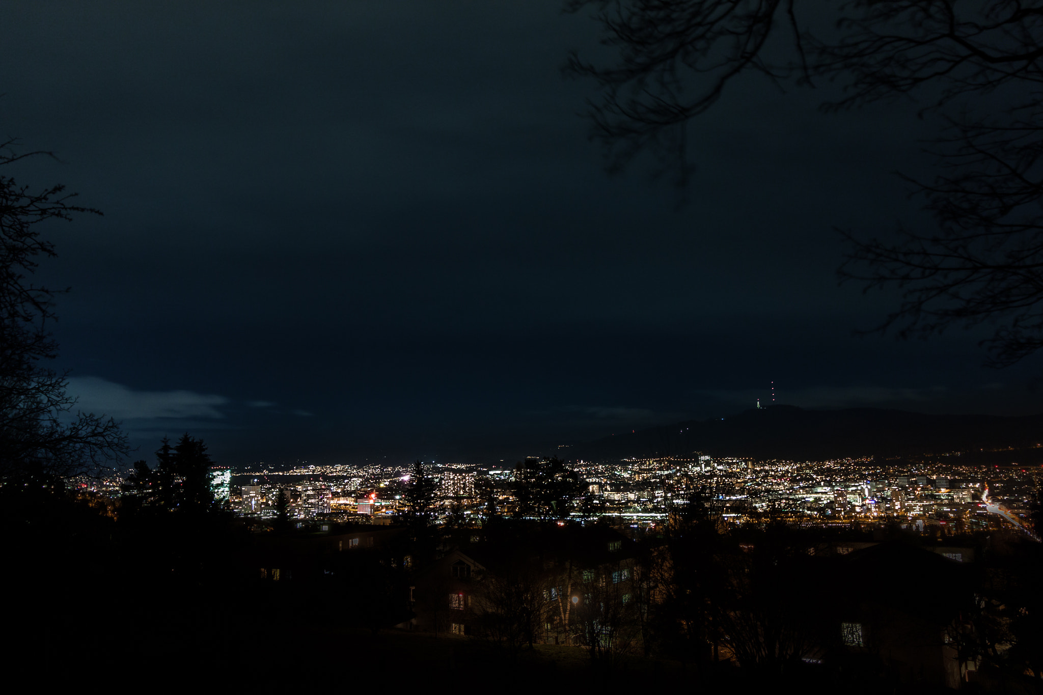 Canon EF-S 10-18mm F4.5–5.6 IS STM sample photo. Nighhtscape photography