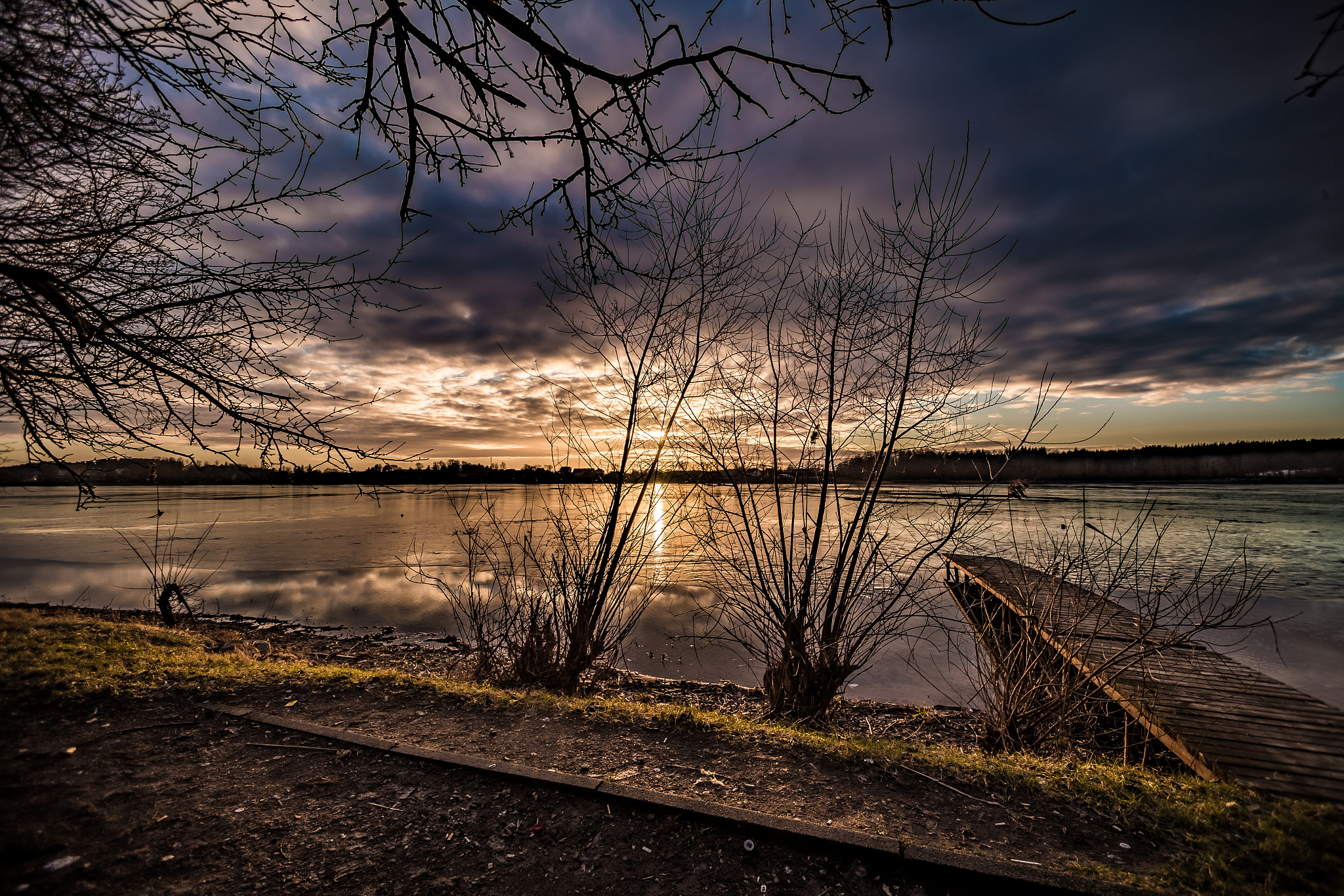 Canon EOS 6D + Canon EF-S 10-18mm F4.5–5.6 IS STM sample photo. Frozen lake hdr photography