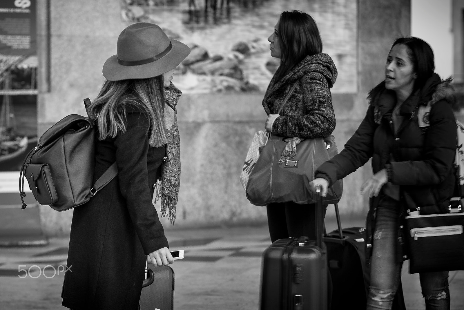 Leica APO-Summicron-M 75mm F2 ASPH sample photo. Comings and goings at são bento railway station photography