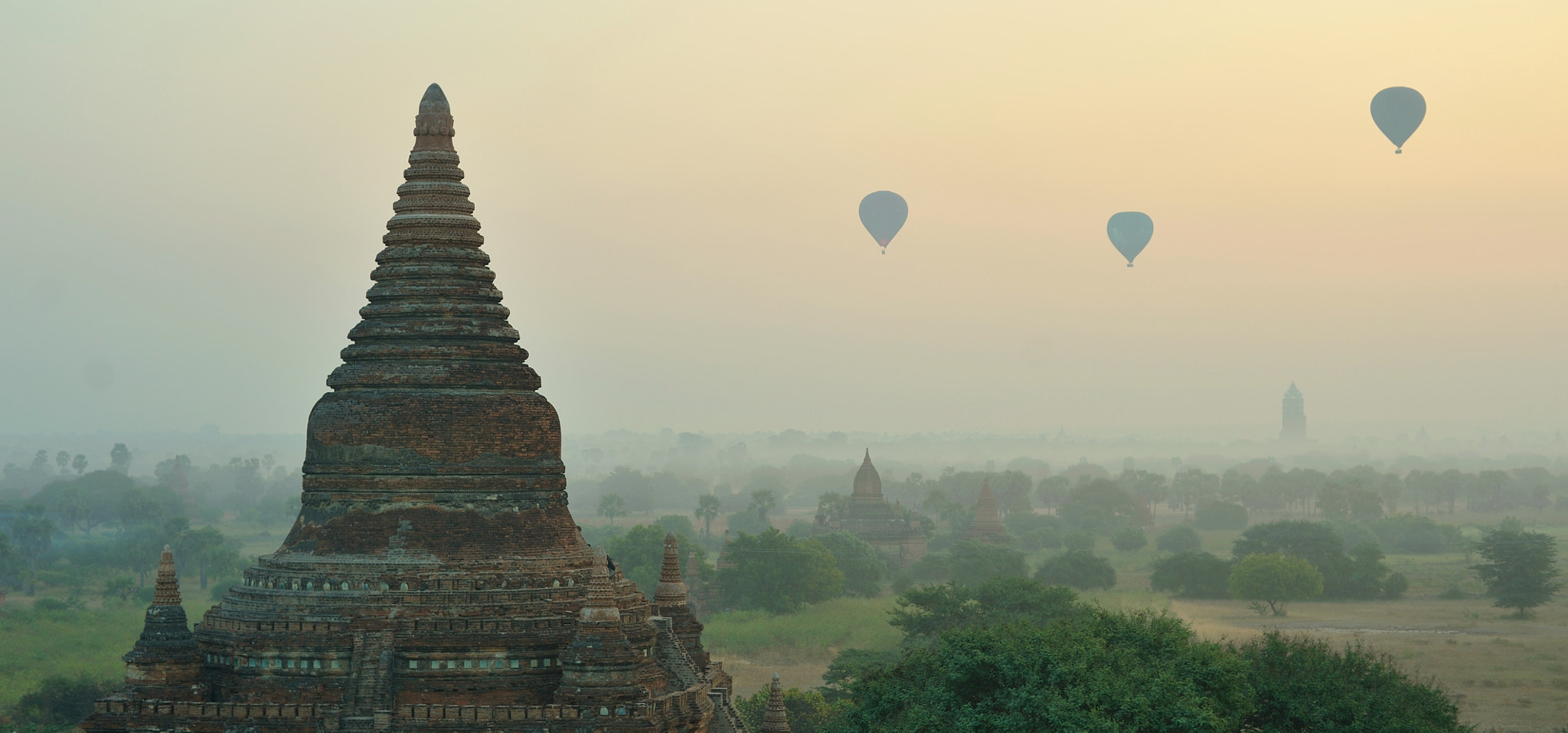 Nikon D700 + Voigtlander Nokton 58mm F1.4 SLII sample photo. Cinematic bagan photography