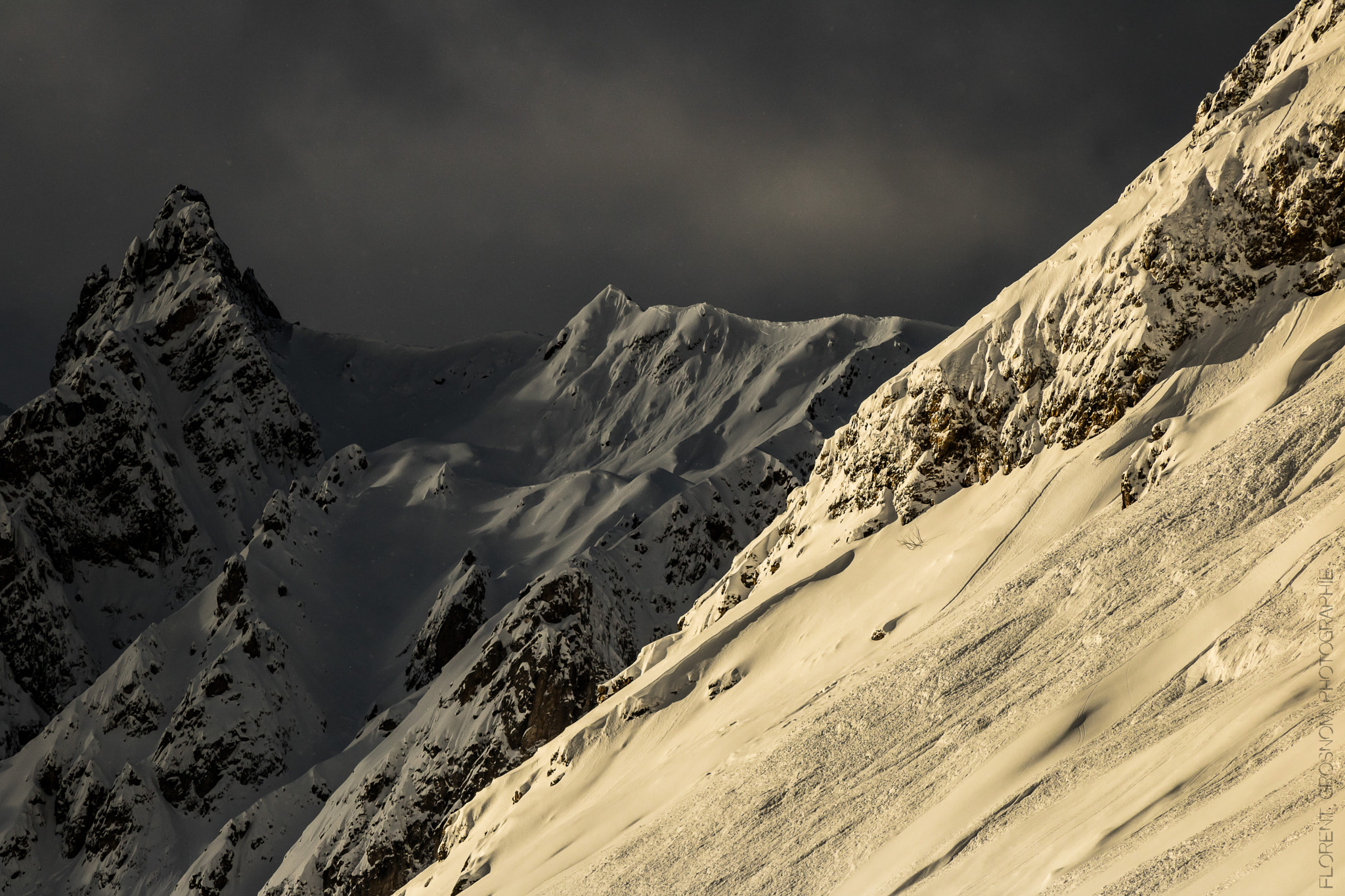 Canon EOS 760D (EOS Rebel T6s / EOS 8000D) sample photo. Mountains lights photography