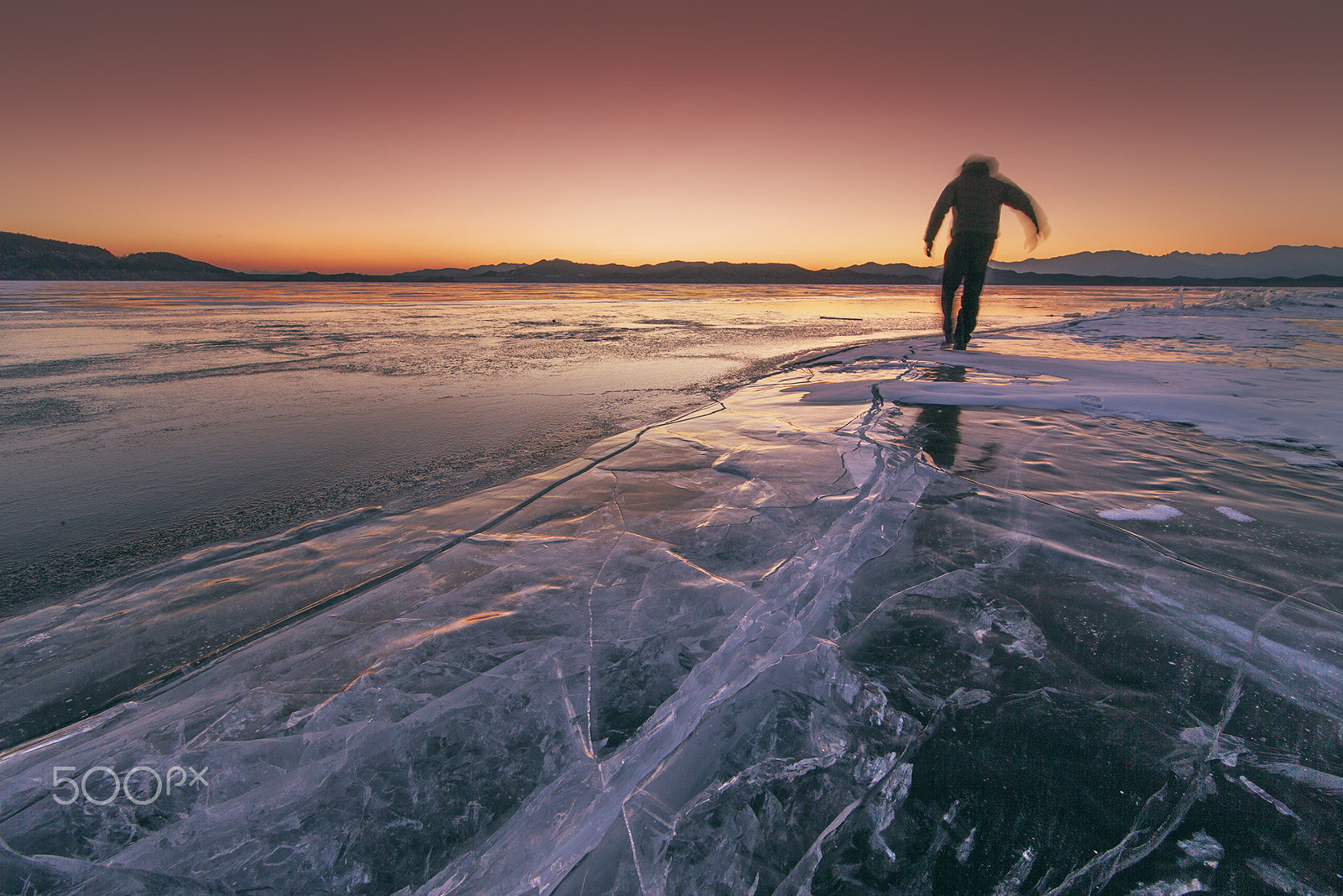 Canon EF 14mm F2.8L II USM sample photo. The man who is falling on the ice photography