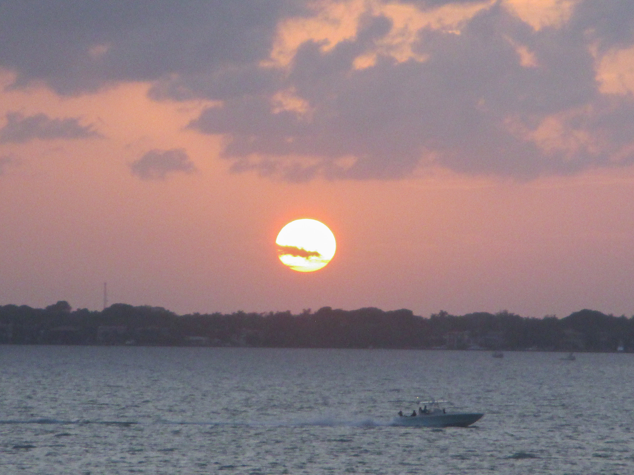 Canon PowerShot ELPH 130 IS (IXUS 140 / IXY 110F) sample photo. Miami sunset photography