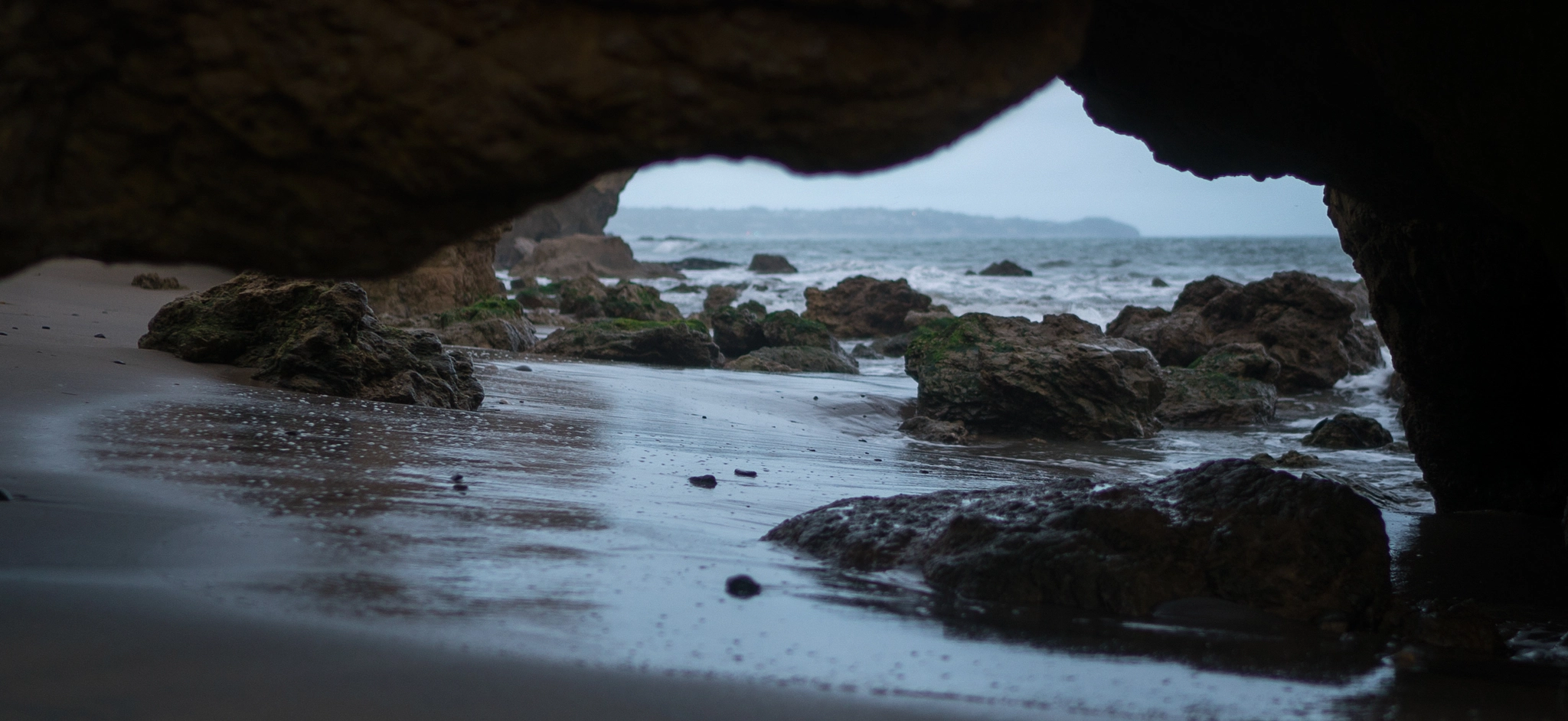 Sony a7S II + Sony Distagon T* FE 35mm F1.4 ZA sample photo. Wet rocks photography