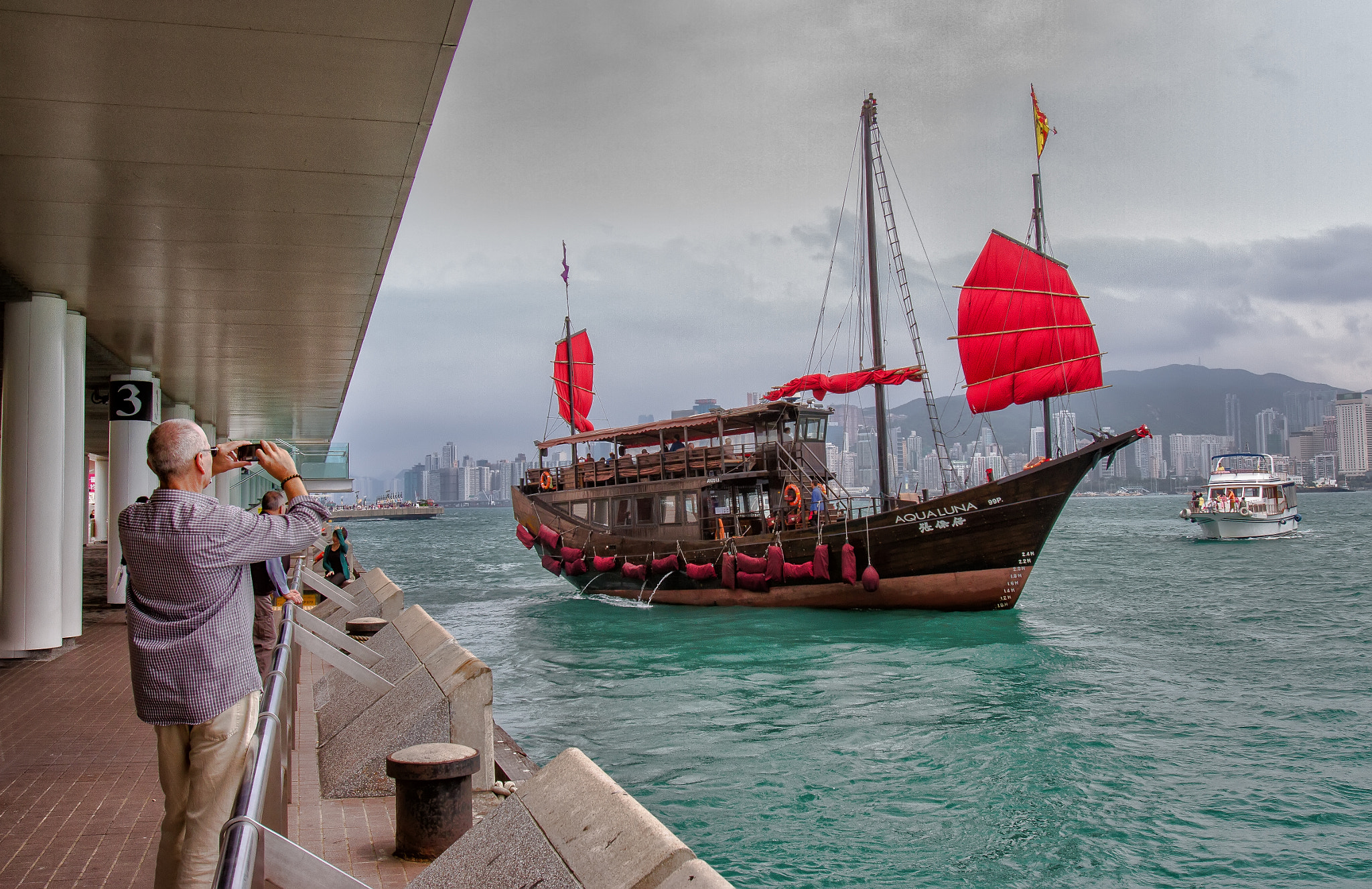 Canon EF 16-35mm F2.8L USM sample photo. Hong kong photography